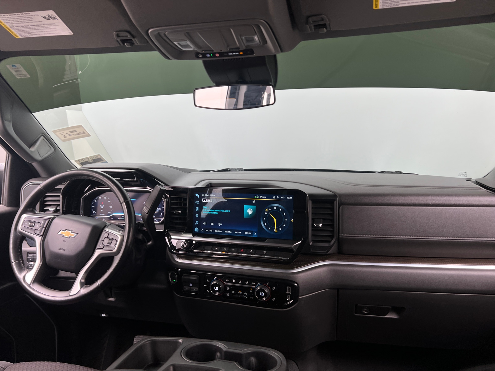 Thumbnail: 2022 Chevrolet Silverado 1500 - 3