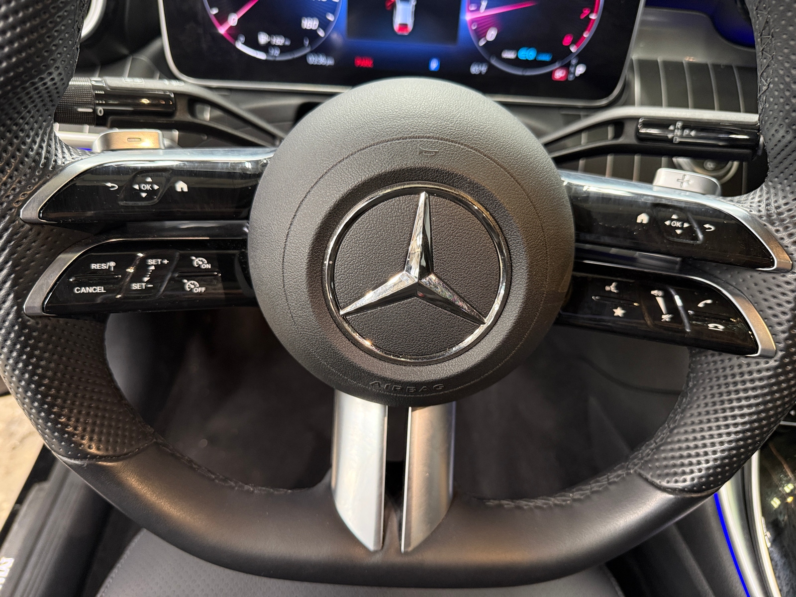 Thumbnail: 2022 Mercedes-Benz C-Class - 4