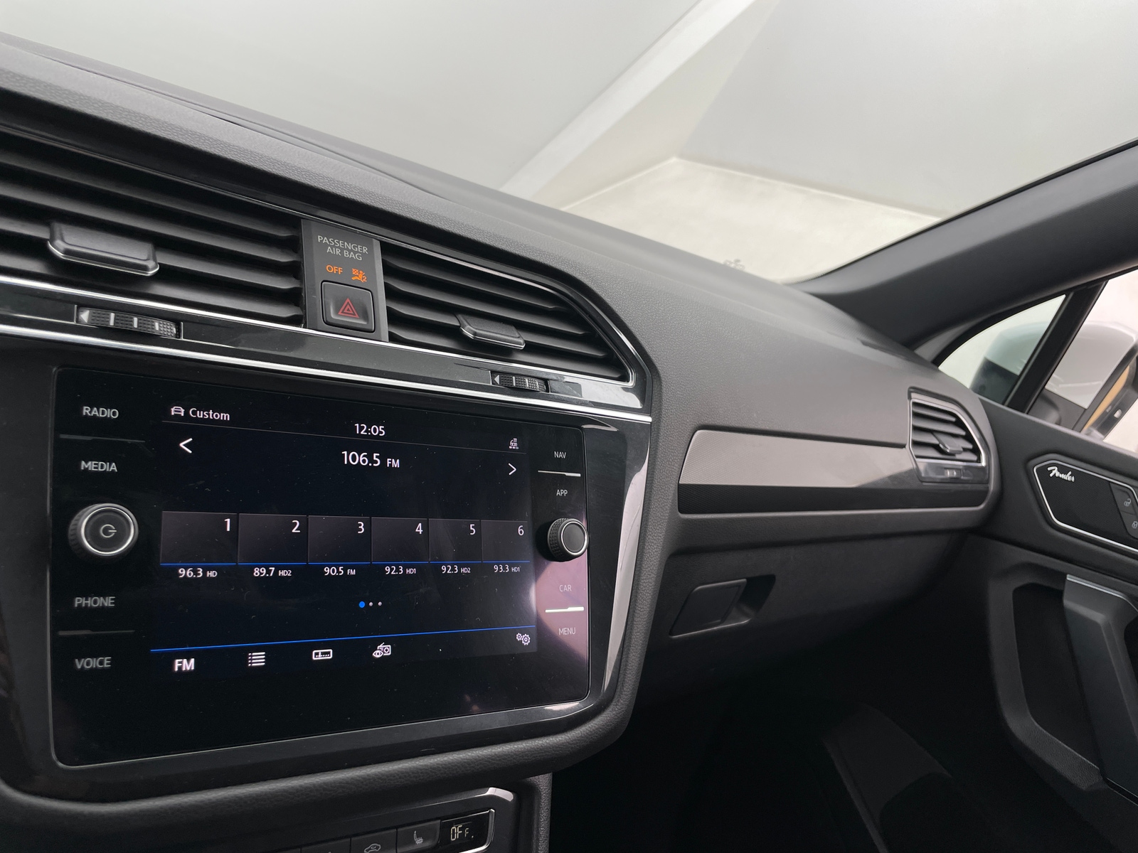 Thumbnail: 2019 Volkswagen Tiguan - 3