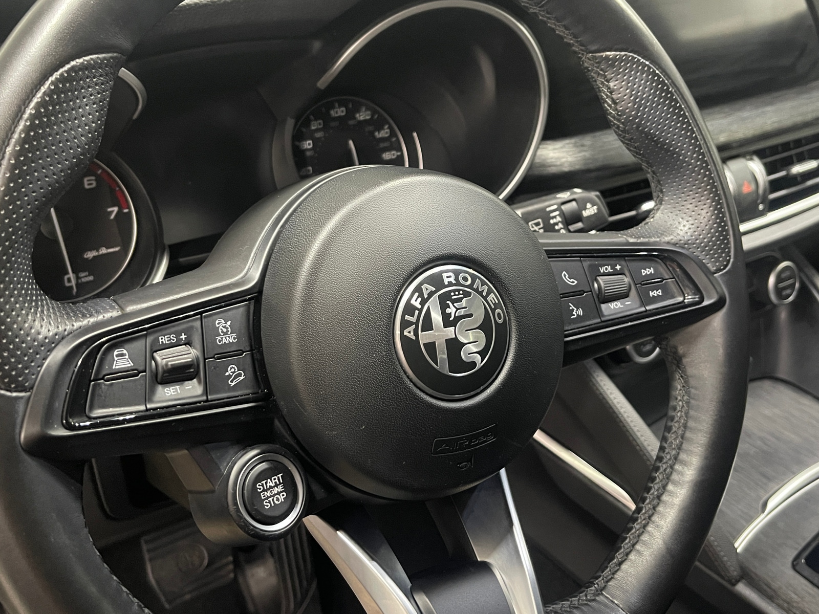 Thumbnail: 2021 Alfa Romeo Stelvio - 4