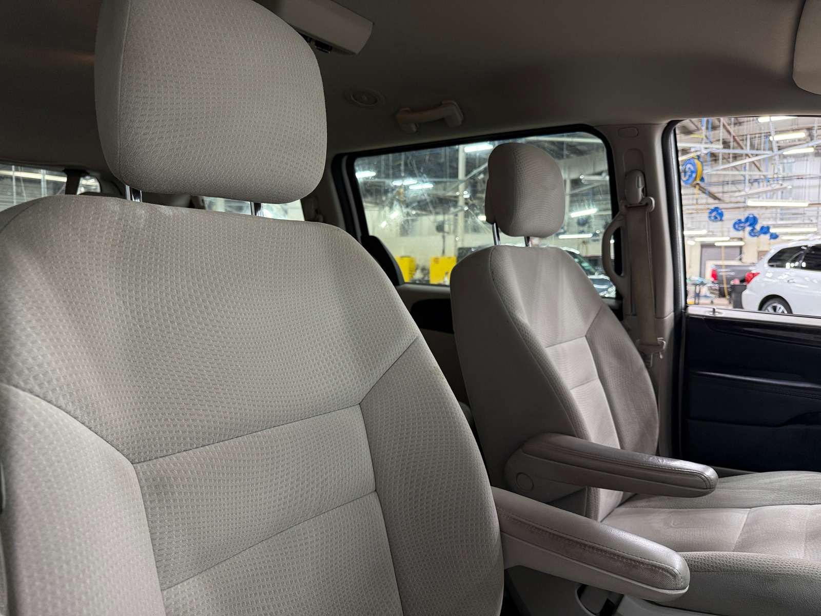 Thumbnail: 2015 Dodge Grand Caravan - 2