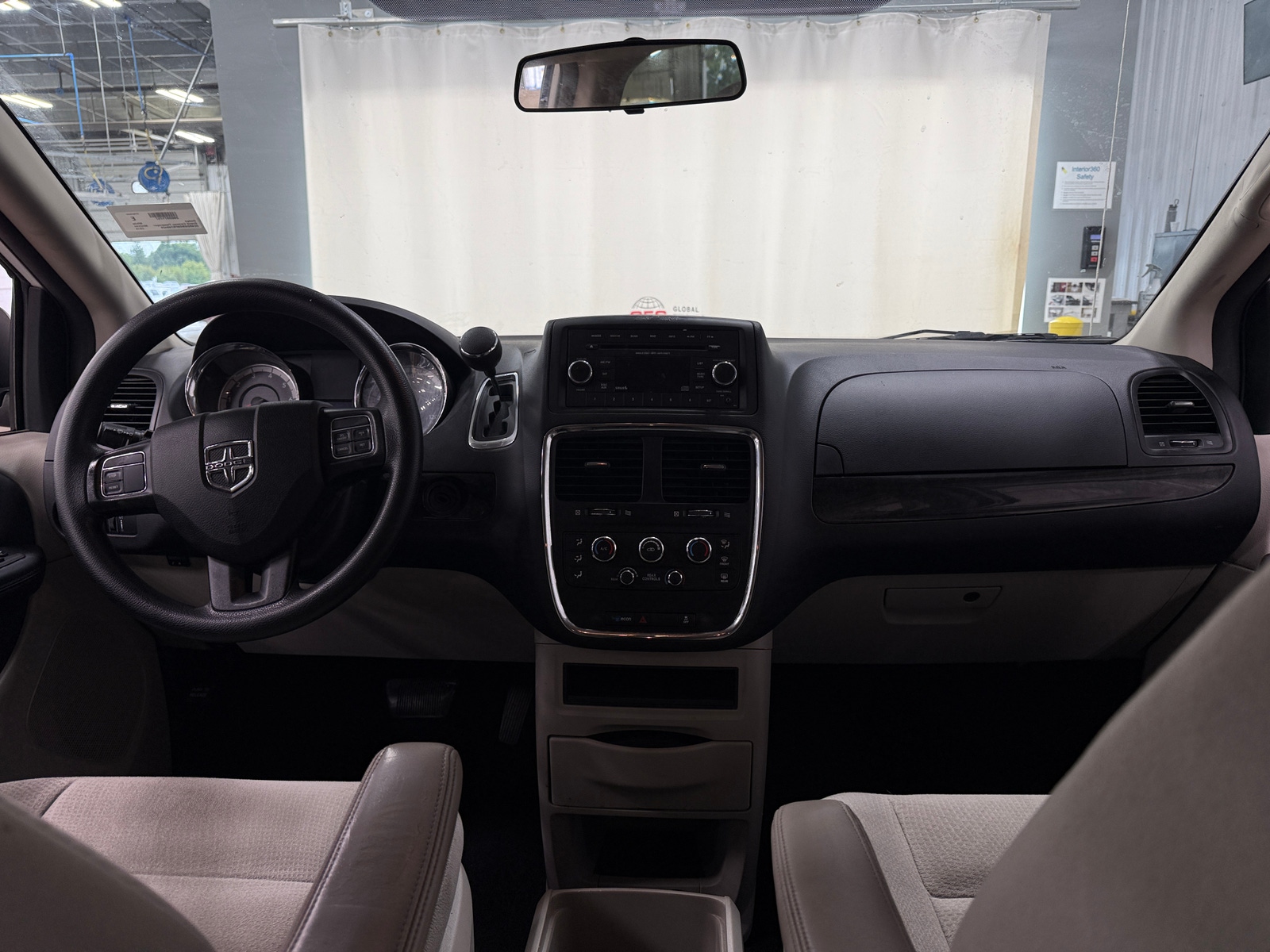 Thumbnail: 2015 Dodge Grand Caravan - 3