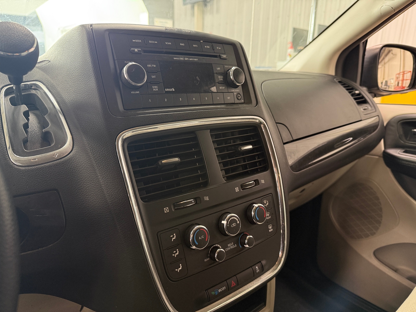 Thumbnail: 2015 Dodge Grand Caravan - 4