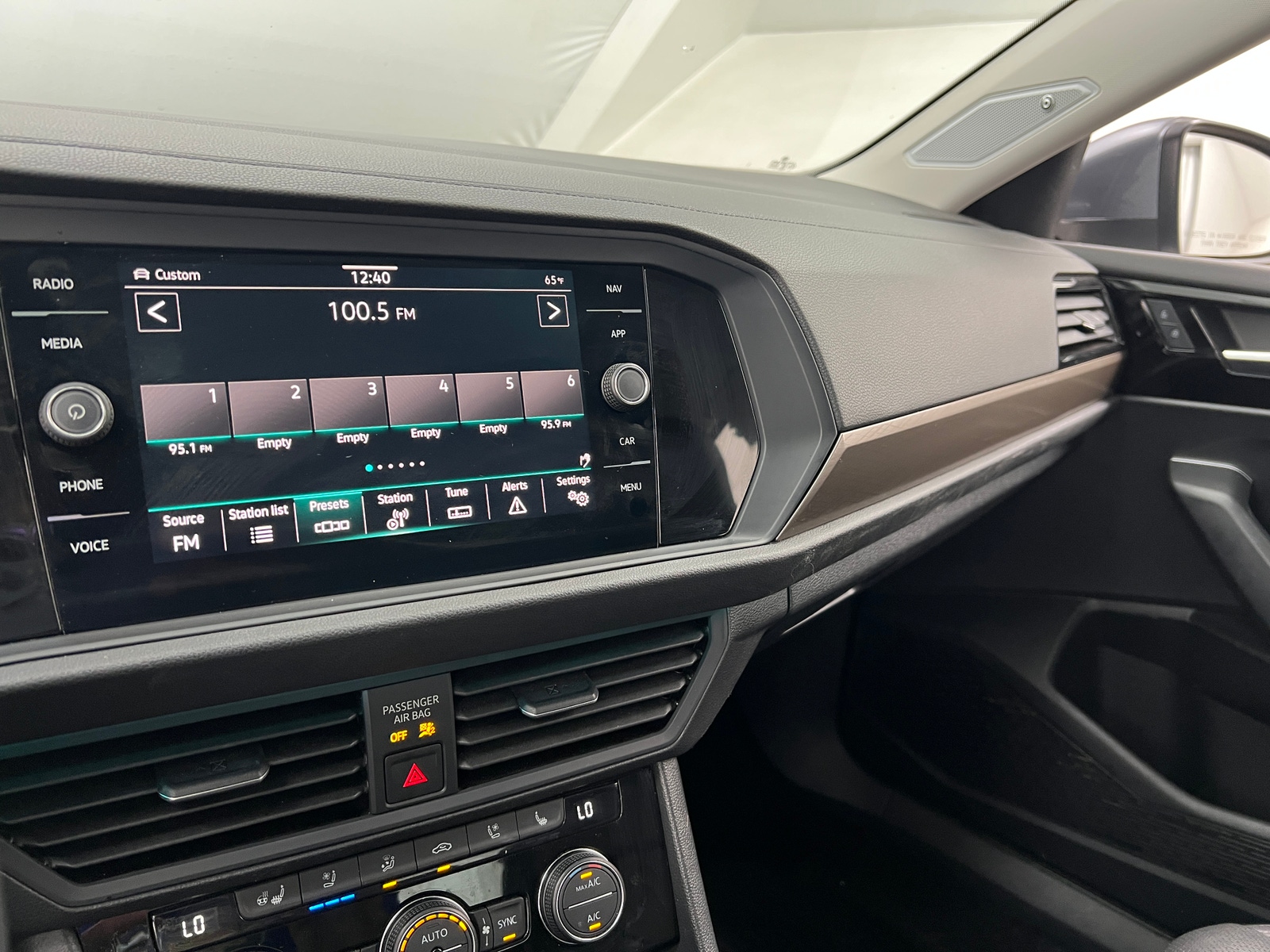 Thumbnail: 2021 Volkswagen Jetta - 3