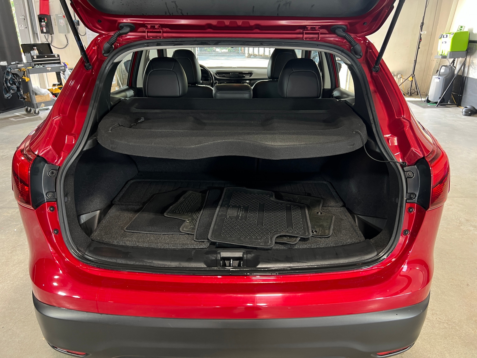 Thumbnail: 2018 Nissan Rogue Sport - 6