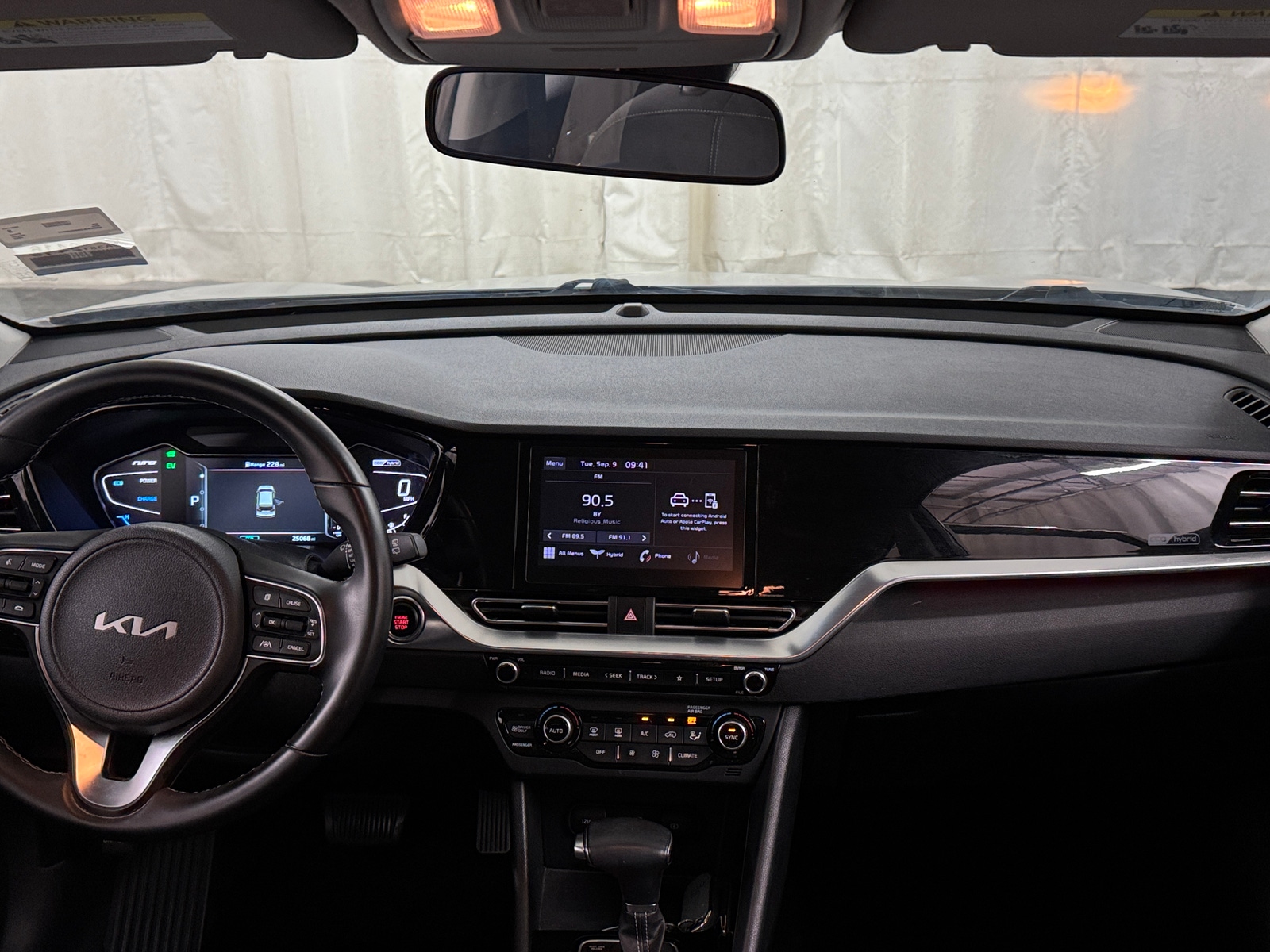 Thumbnail: 2022 Kia Niro - 3