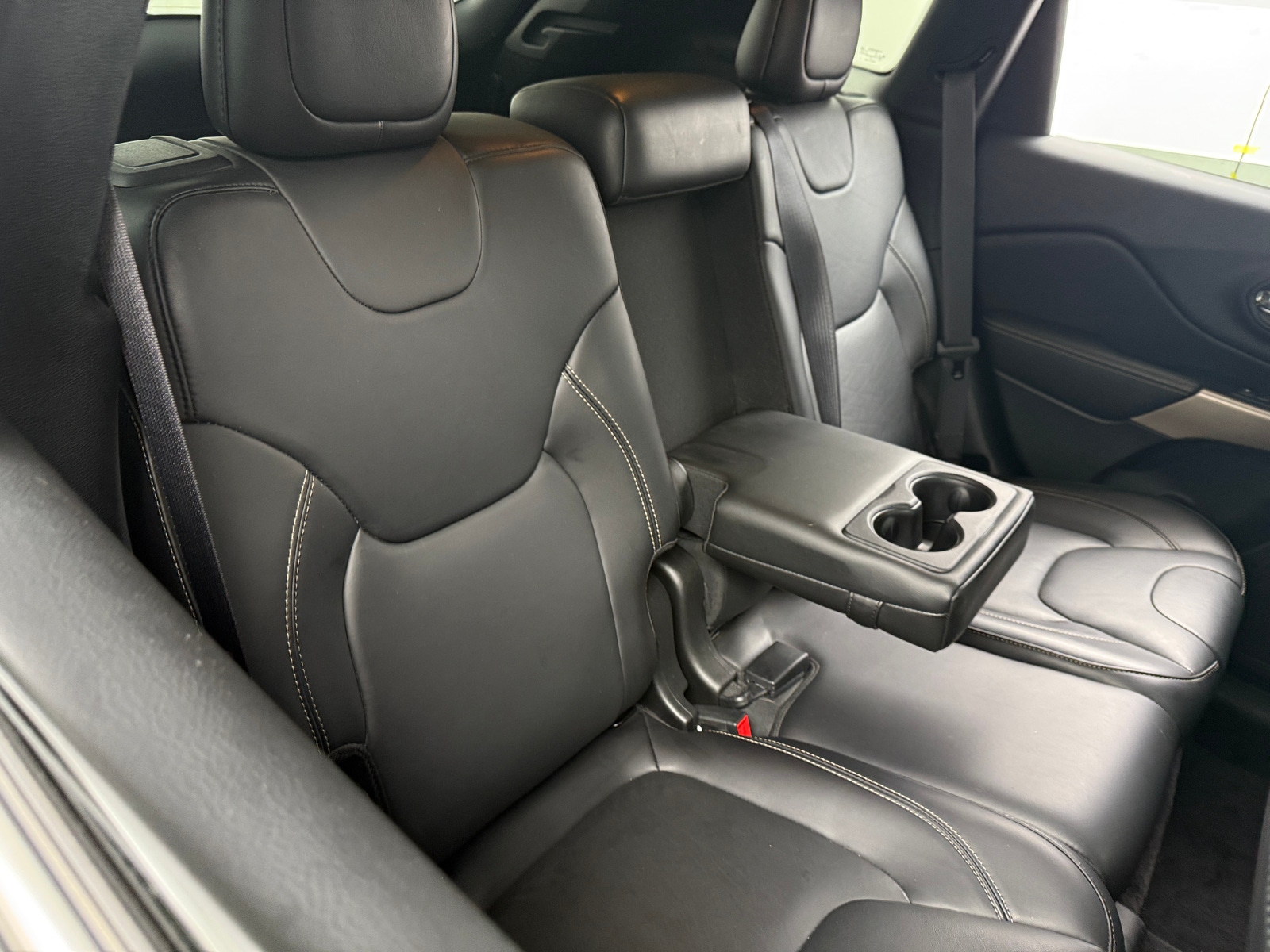 Thumbnail: 2017 Jeep Cherokee - 5