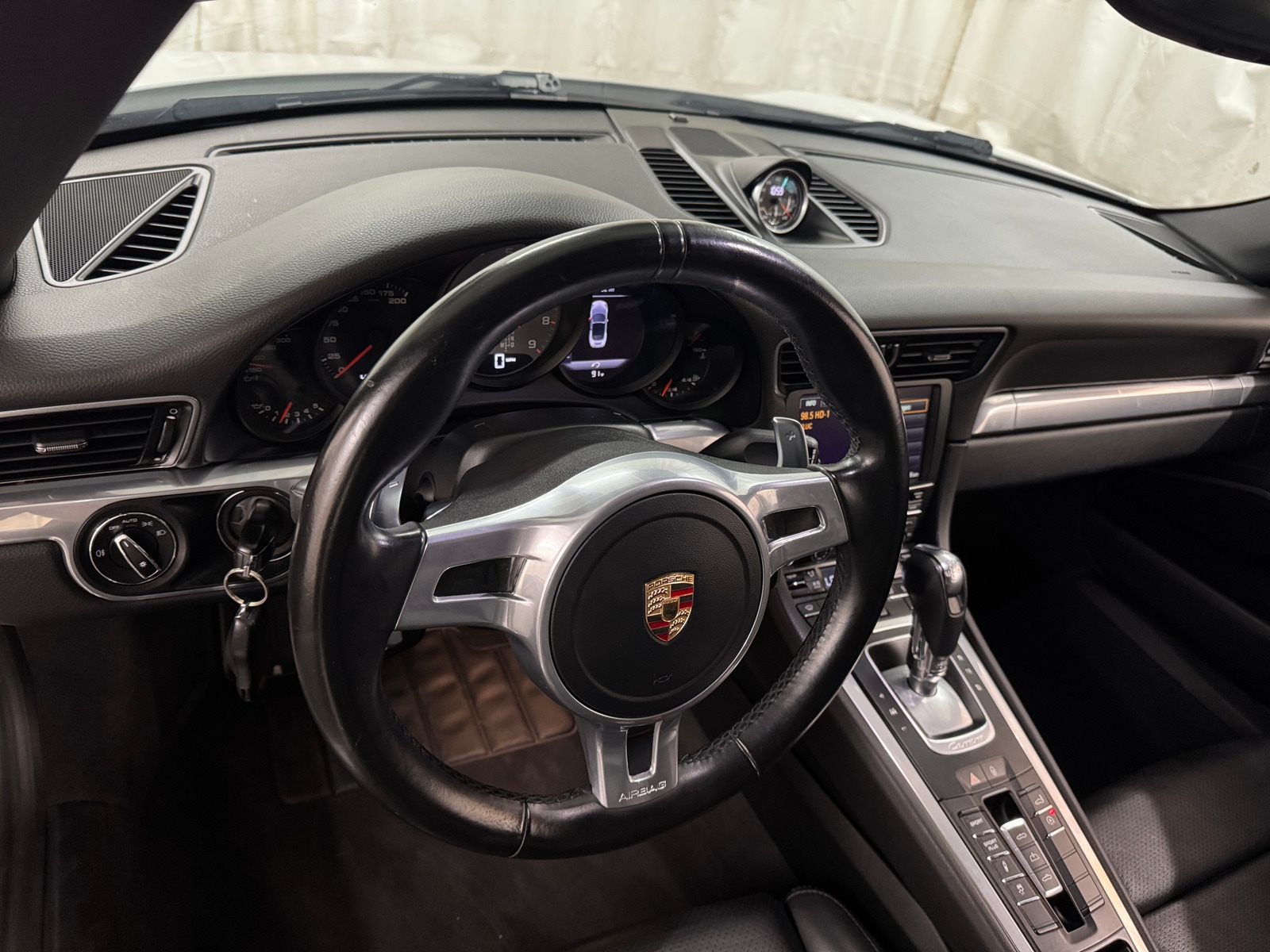 Thumbnail: 2015 Porsche 911 - 2