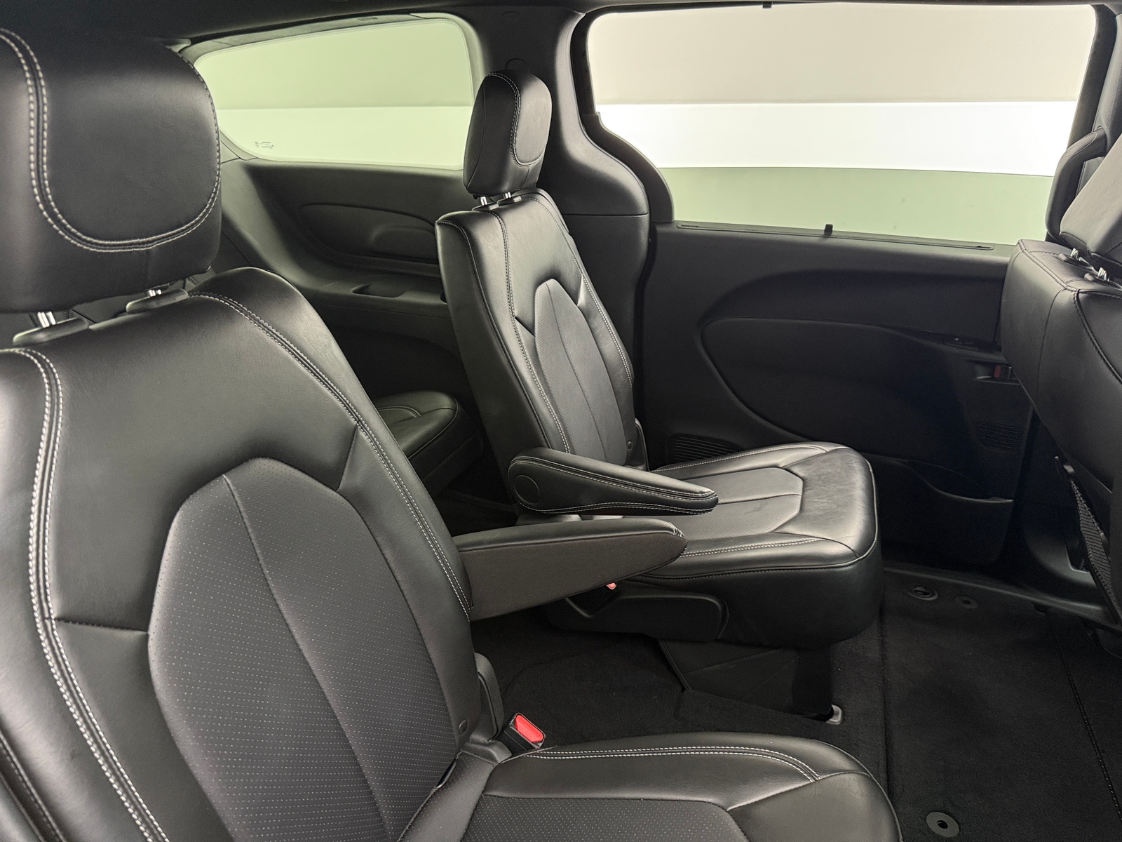 Thumbnail: 2025 Chrysler Voyager - 5