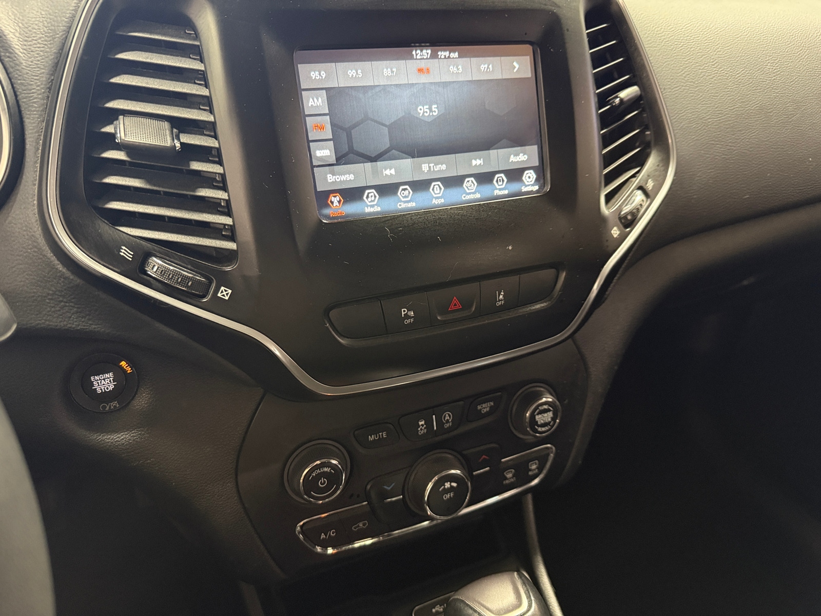 Thumbnail: 2021 Jeep Cherokee - 3