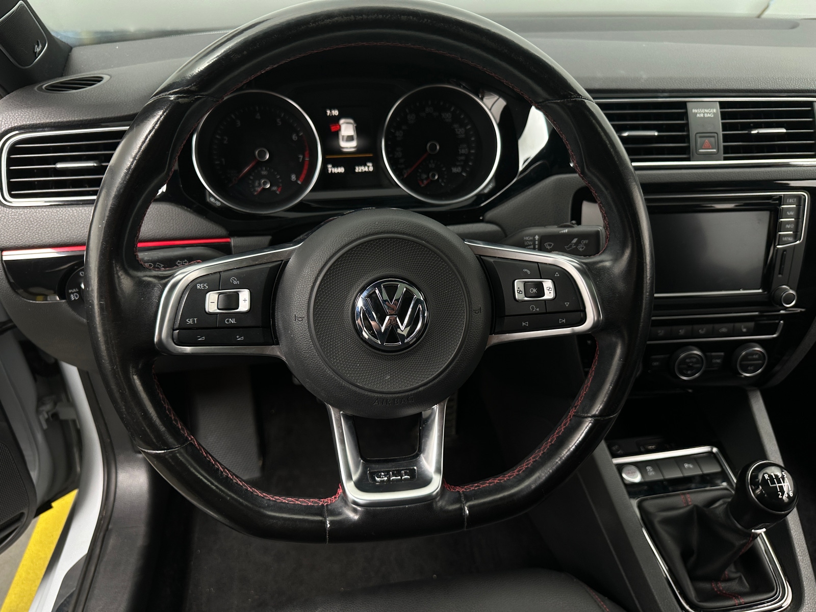 Thumbnail: 2017 Volkswagen Jetta - 4