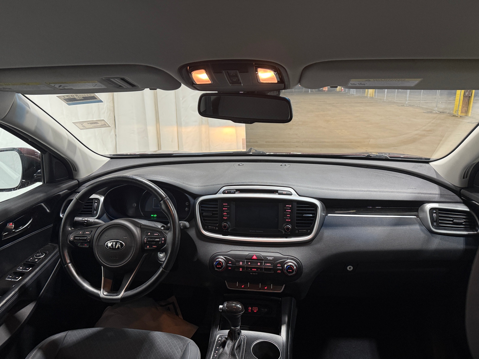 Thumbnail: 2017 Kia Sorento - 3