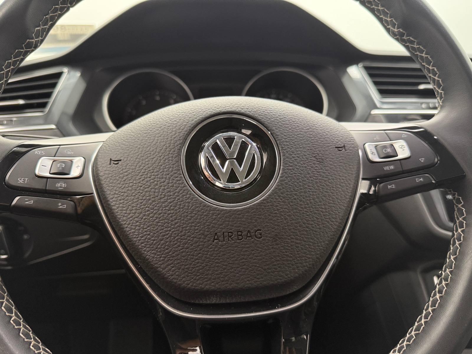 Thumbnail: 2021 Volkswagen Tiguan - 4
