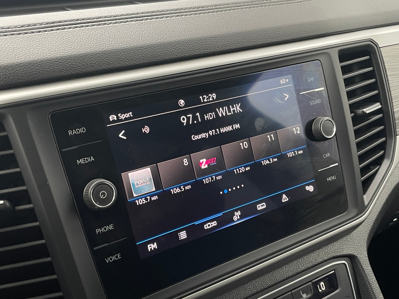 Thumbnail: 2021 Volkswagen Atlas - 3