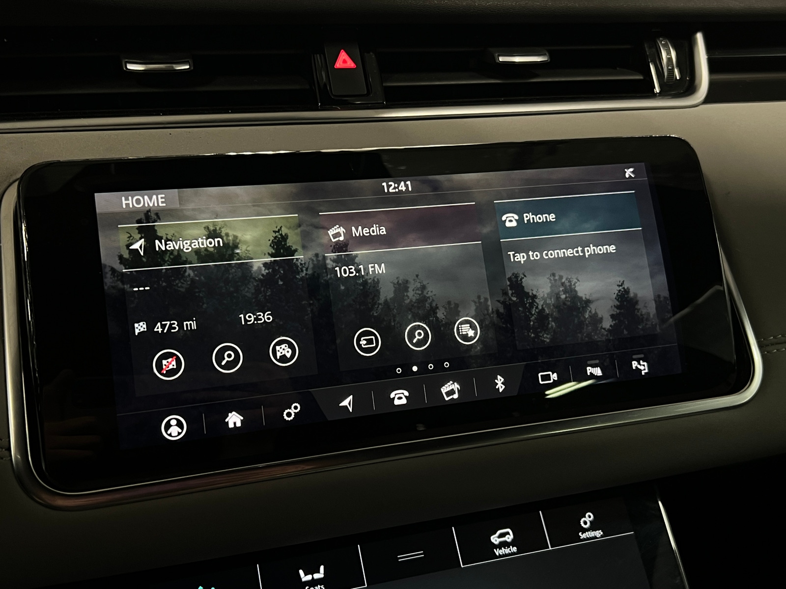 Thumbnail: 2020 Land Rover Range Rover Evoque - 3