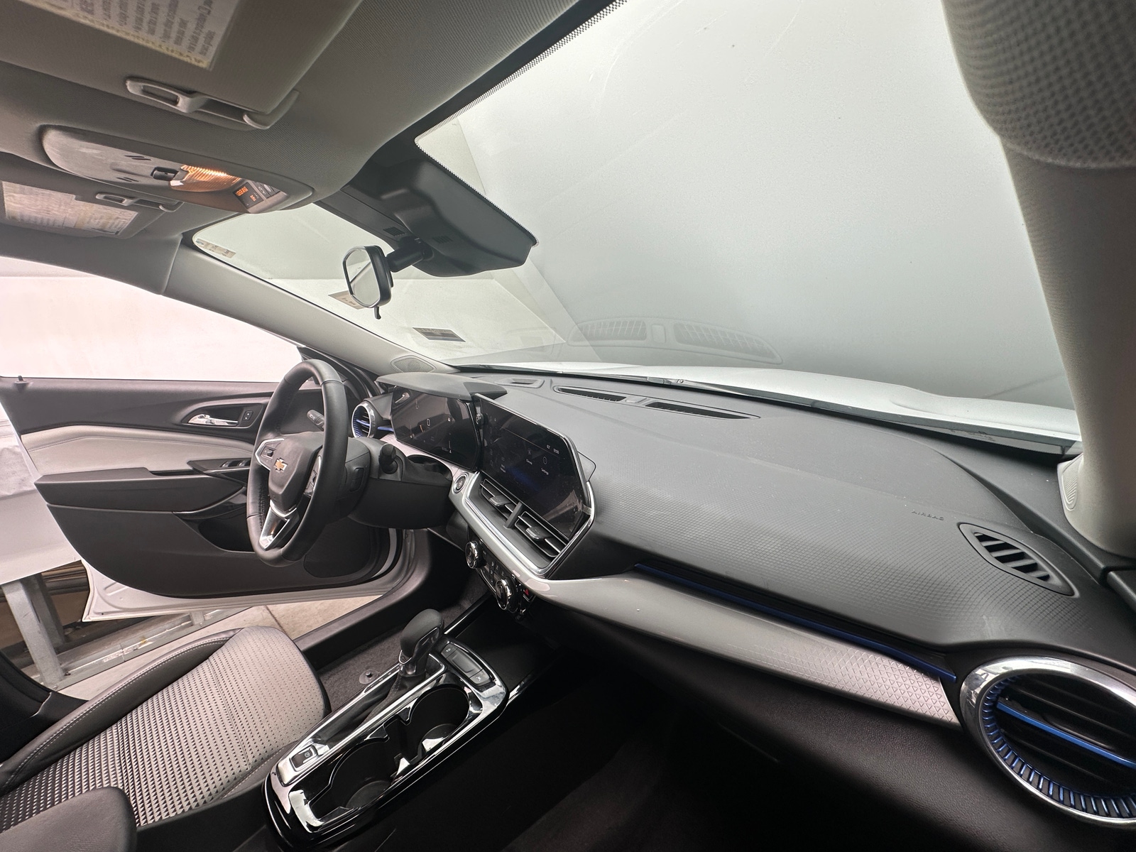 Thumbnail: 2025 Chevrolet Trax - 3