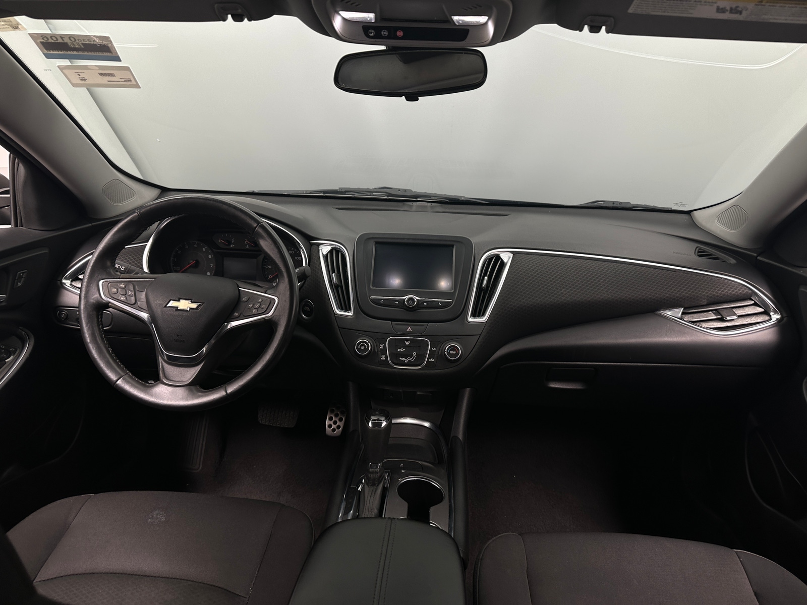 Thumbnail: 2017 Chevrolet Malibu - 3
