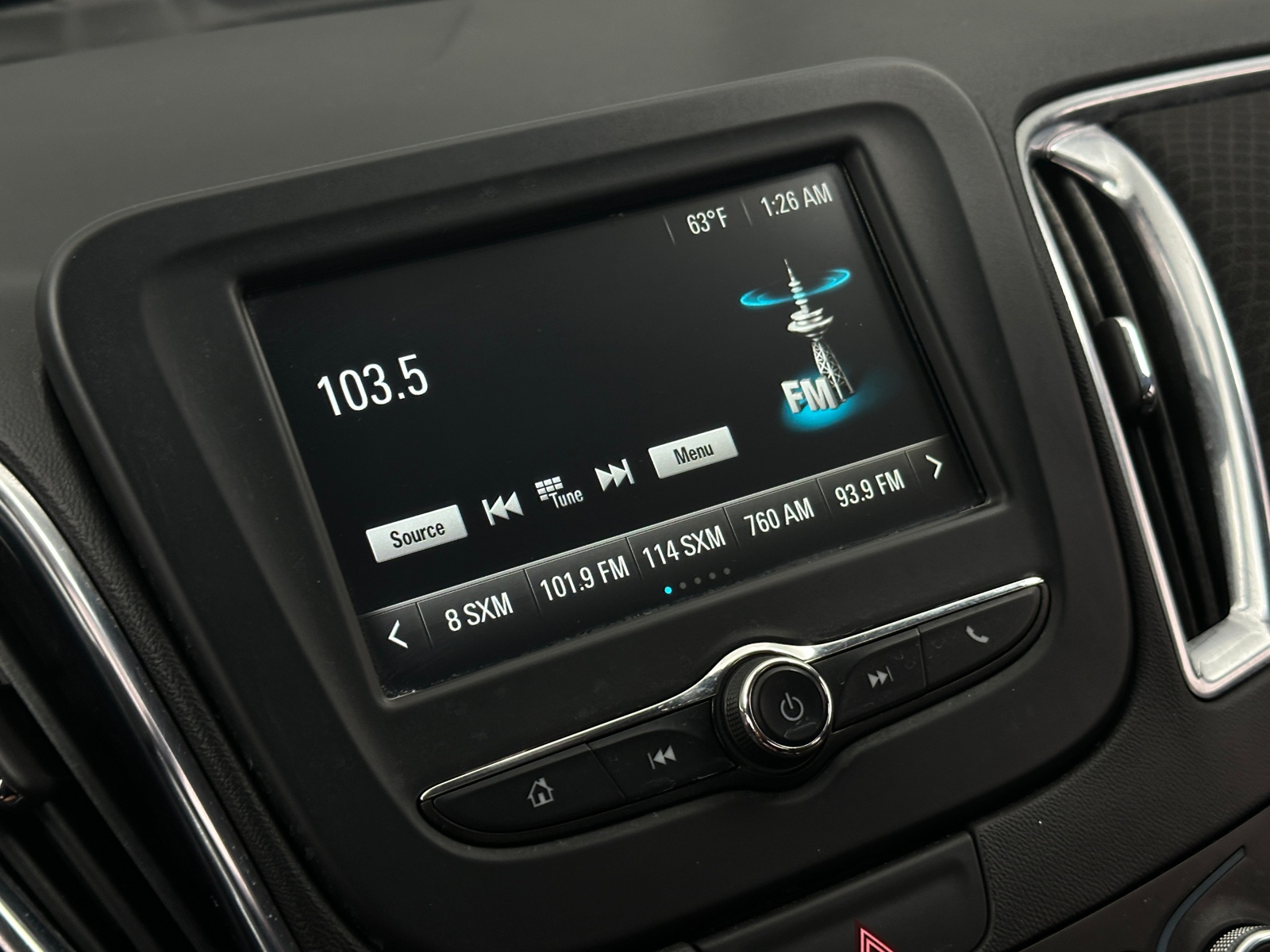 Thumbnail: 2017 Chevrolet Malibu - 4