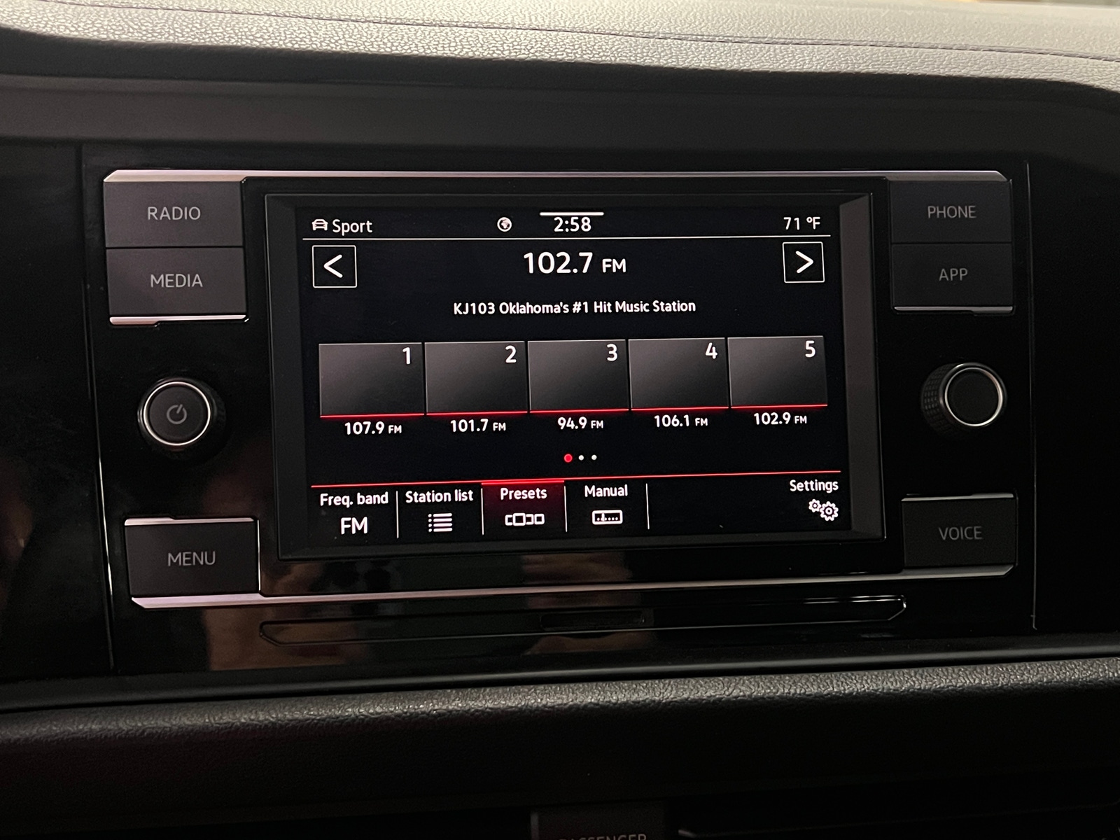 Thumbnail: 2021 Volkswagen Jetta - 4