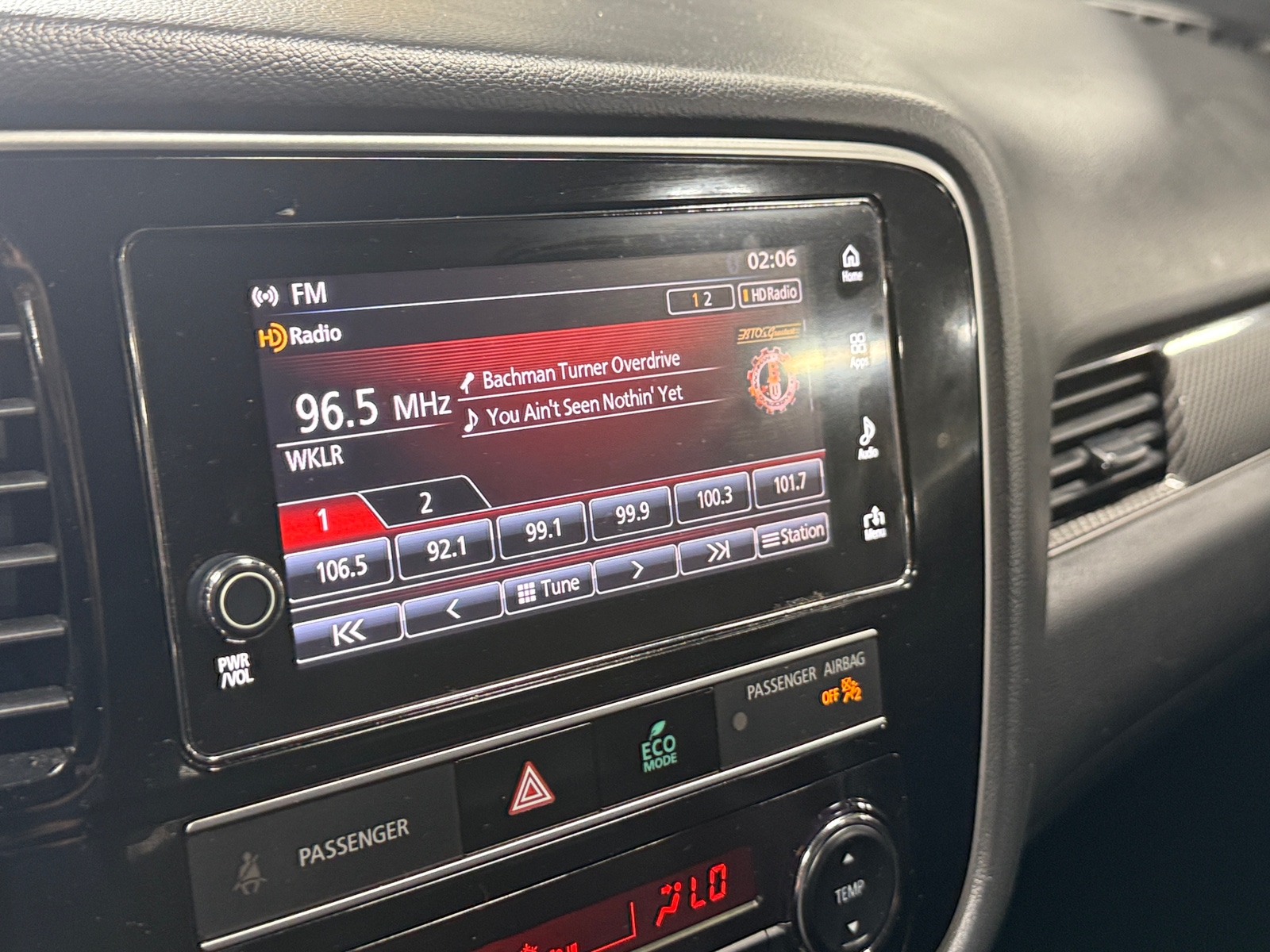 Thumbnail: 2019 Mitsubishi Outlander - 3