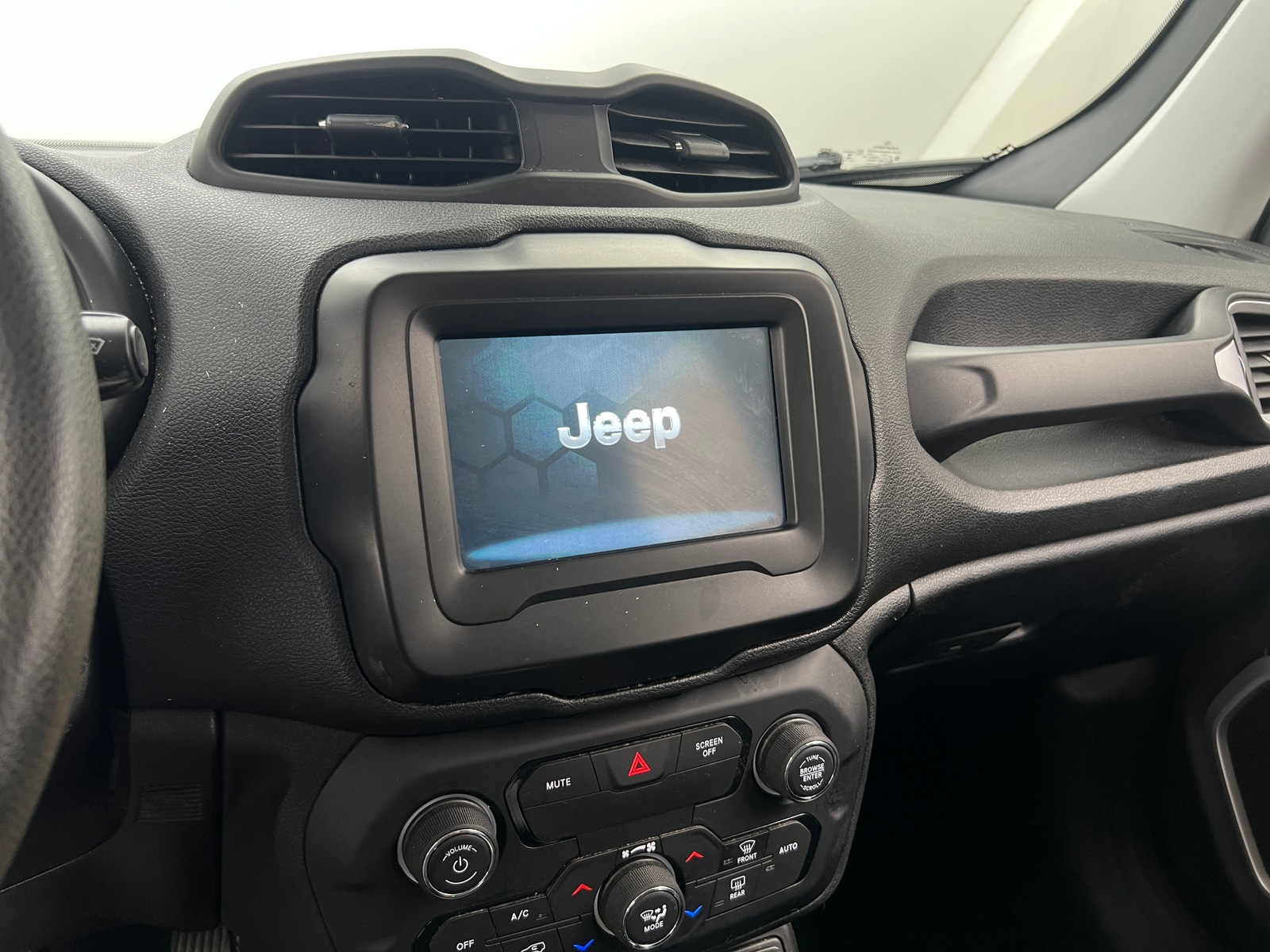 Thumbnail: 2019 Jeep Renegade - 4