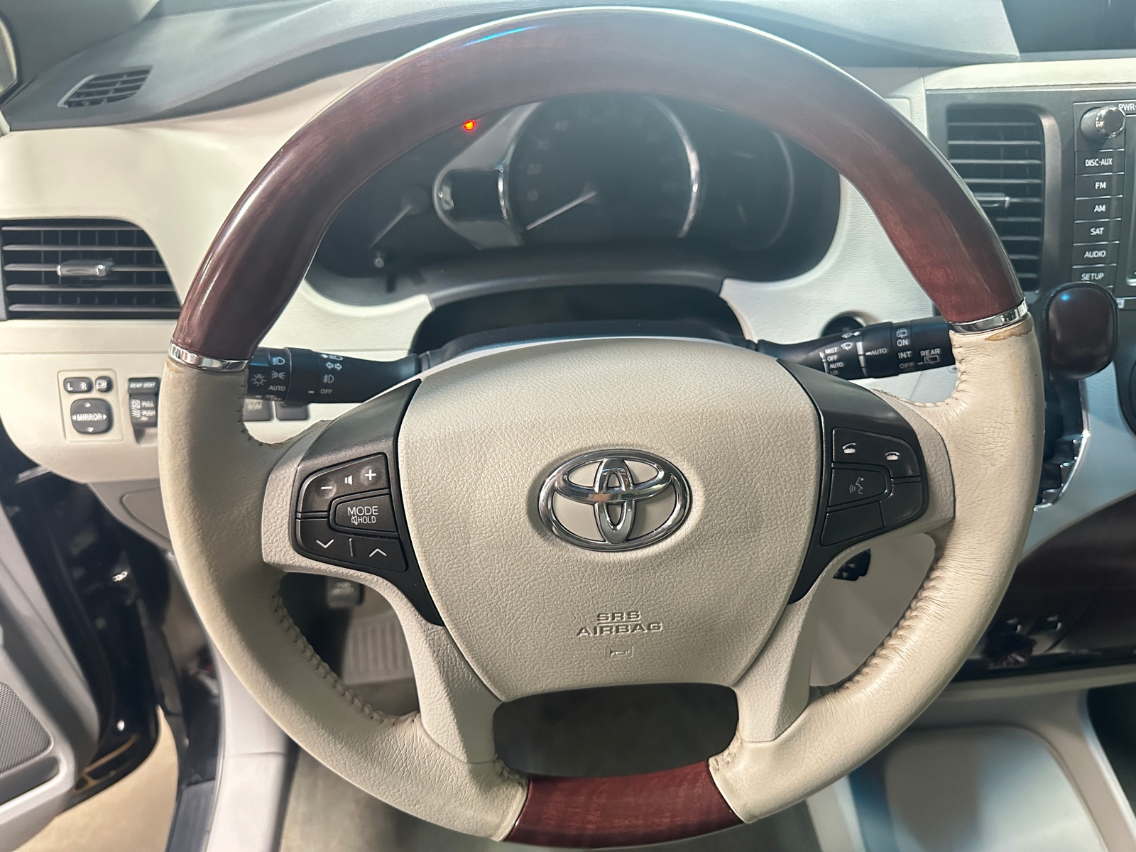 Thumbnail: 2013 Toyota Sienna - 4