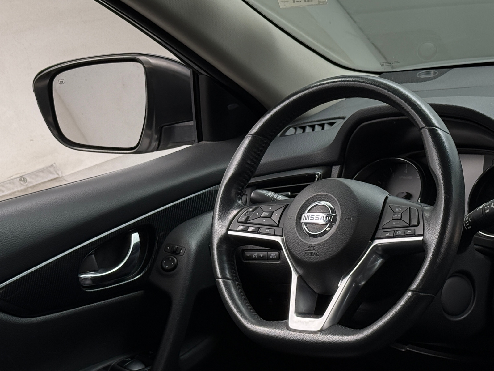 Thumbnail: 2017 Nissan Rogue - 4