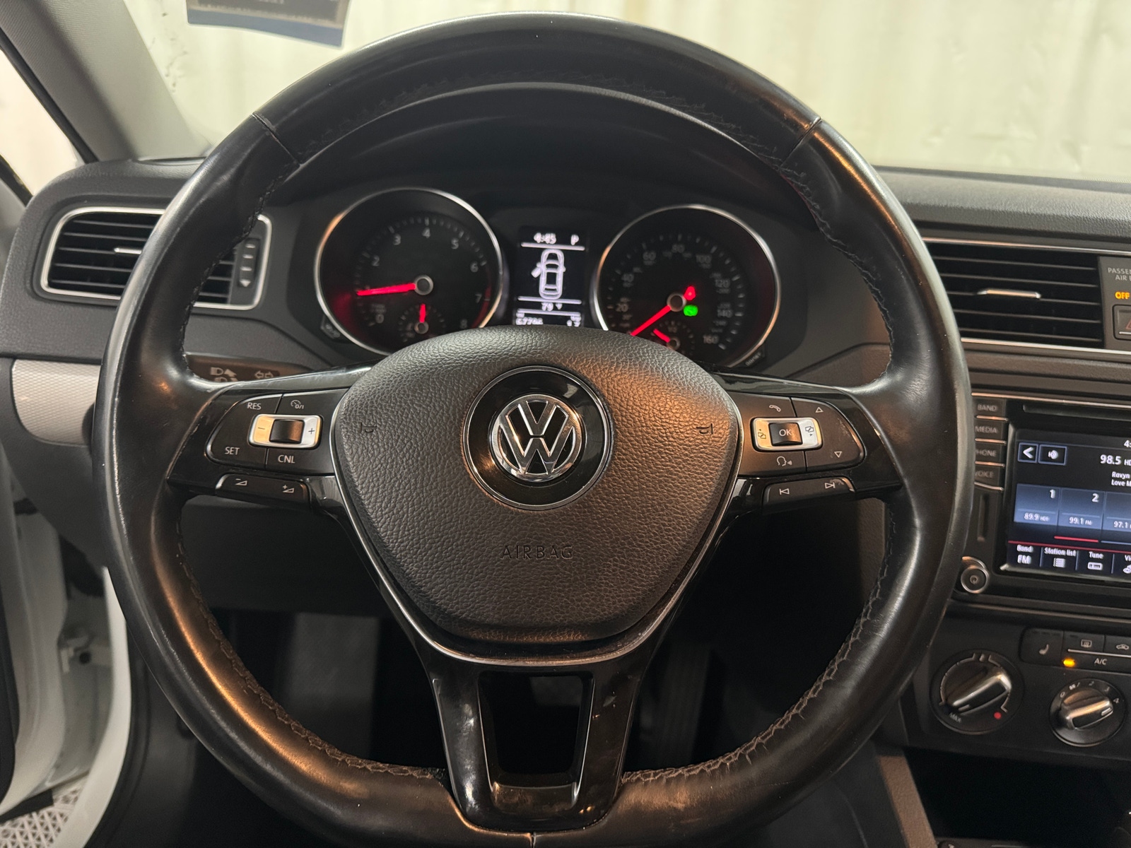 Thumbnail: 2017 Volkswagen Jetta - 4