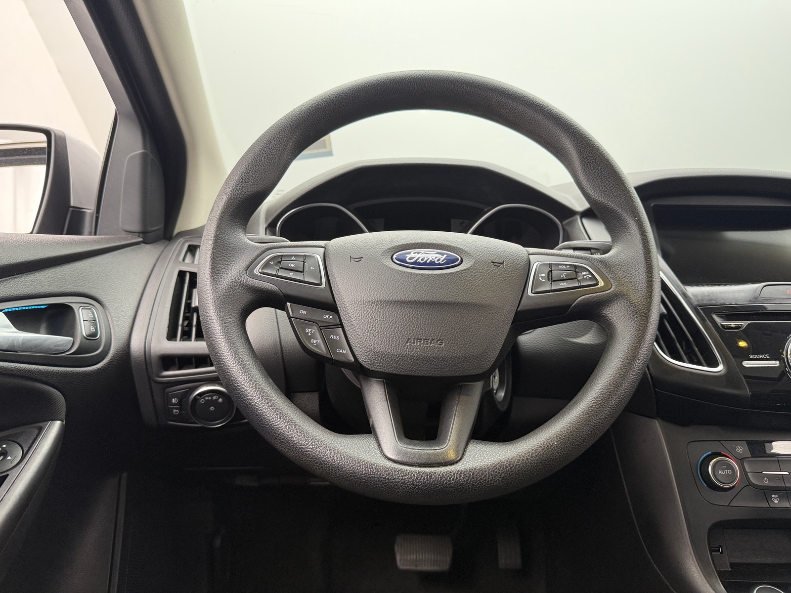Thumbnail: 2017 Ford Focus - 5