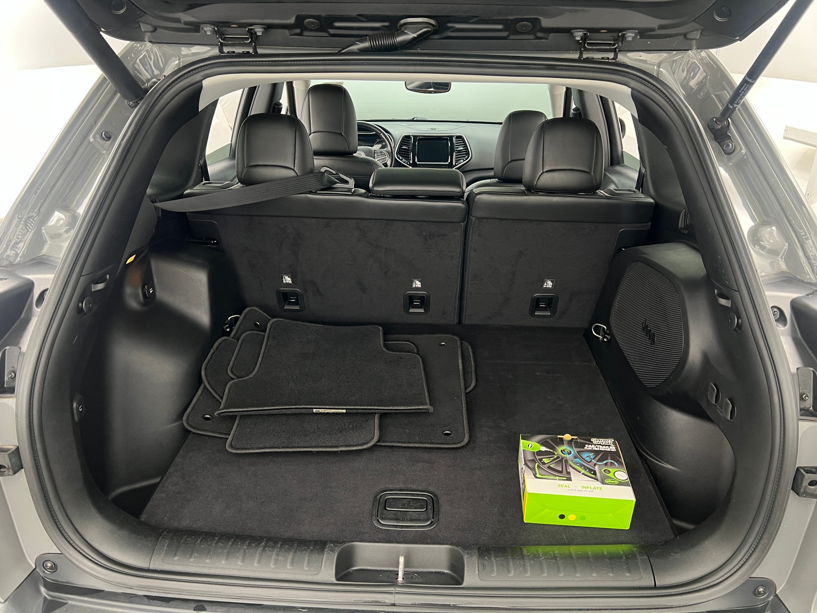 Thumbnail: 2019 Jeep Cherokee - 6