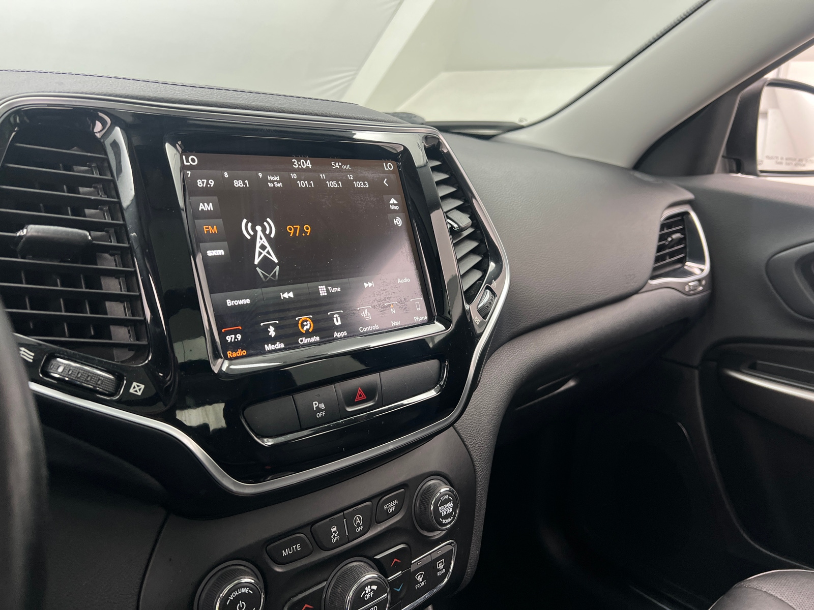 Thumbnail: 2019 Jeep Cherokee - 3