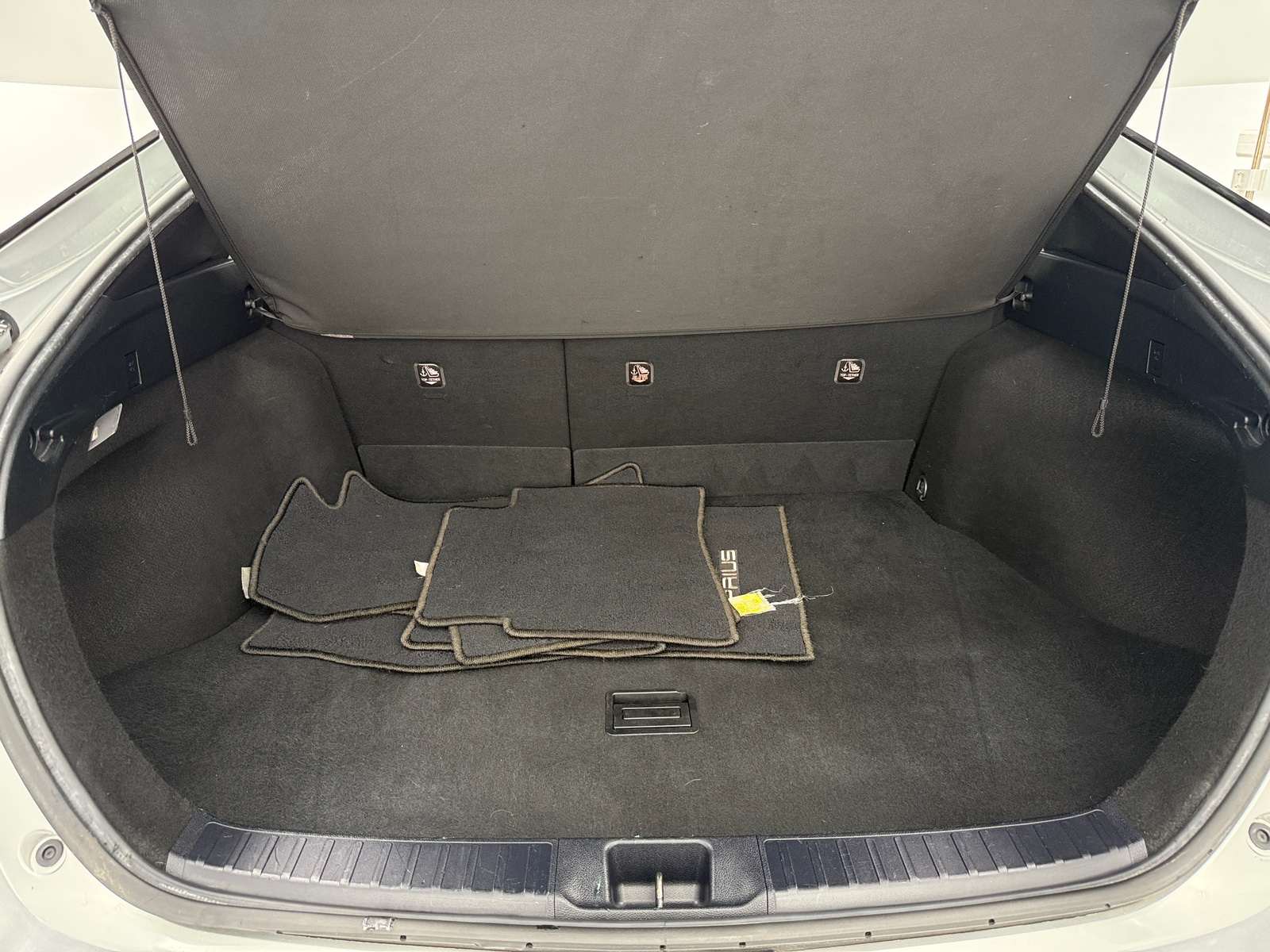 Thumbnail: 2017 Toyota Prius - 7