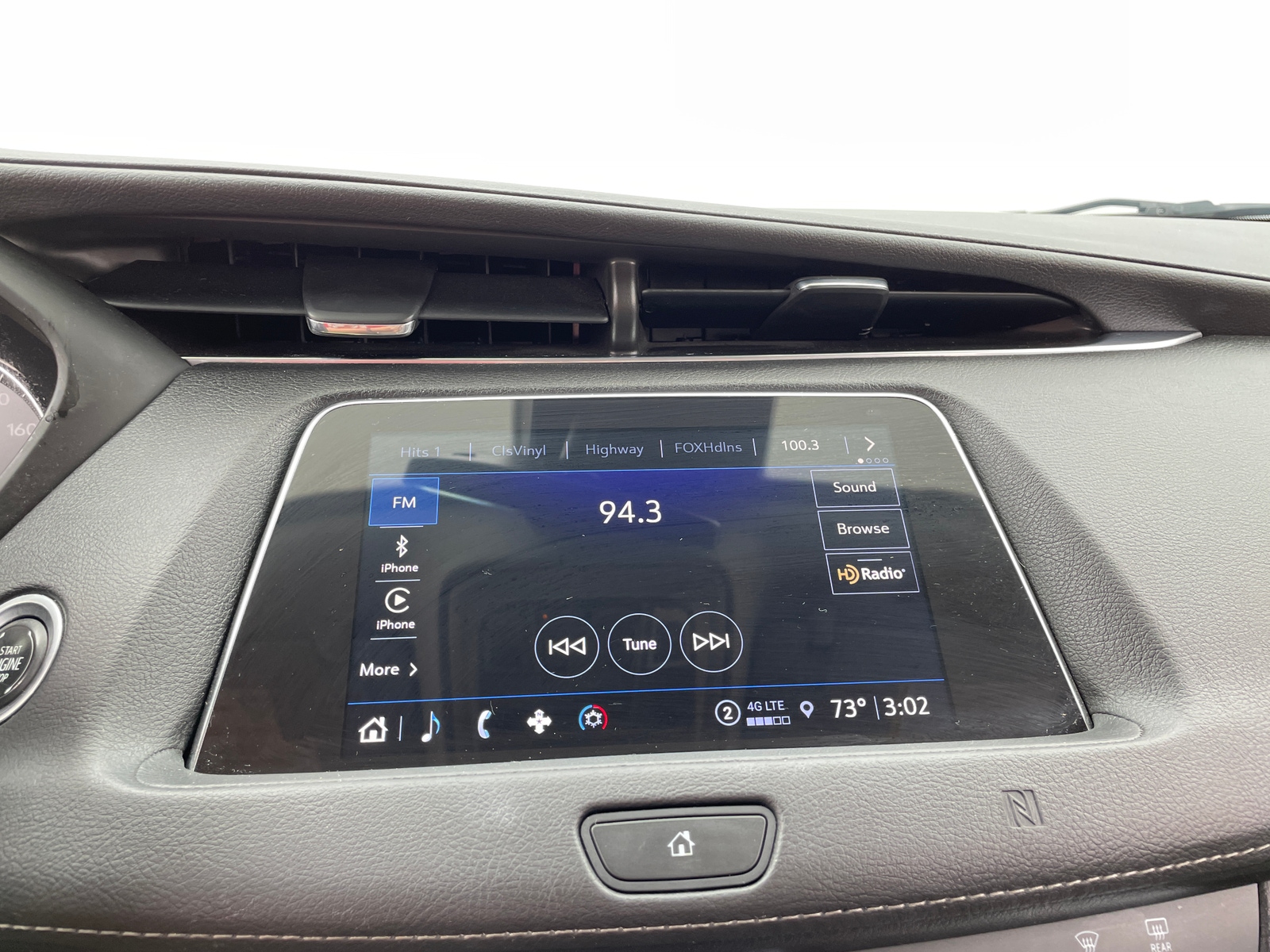 Thumbnail: 2021 Cadillac XT4 - 3