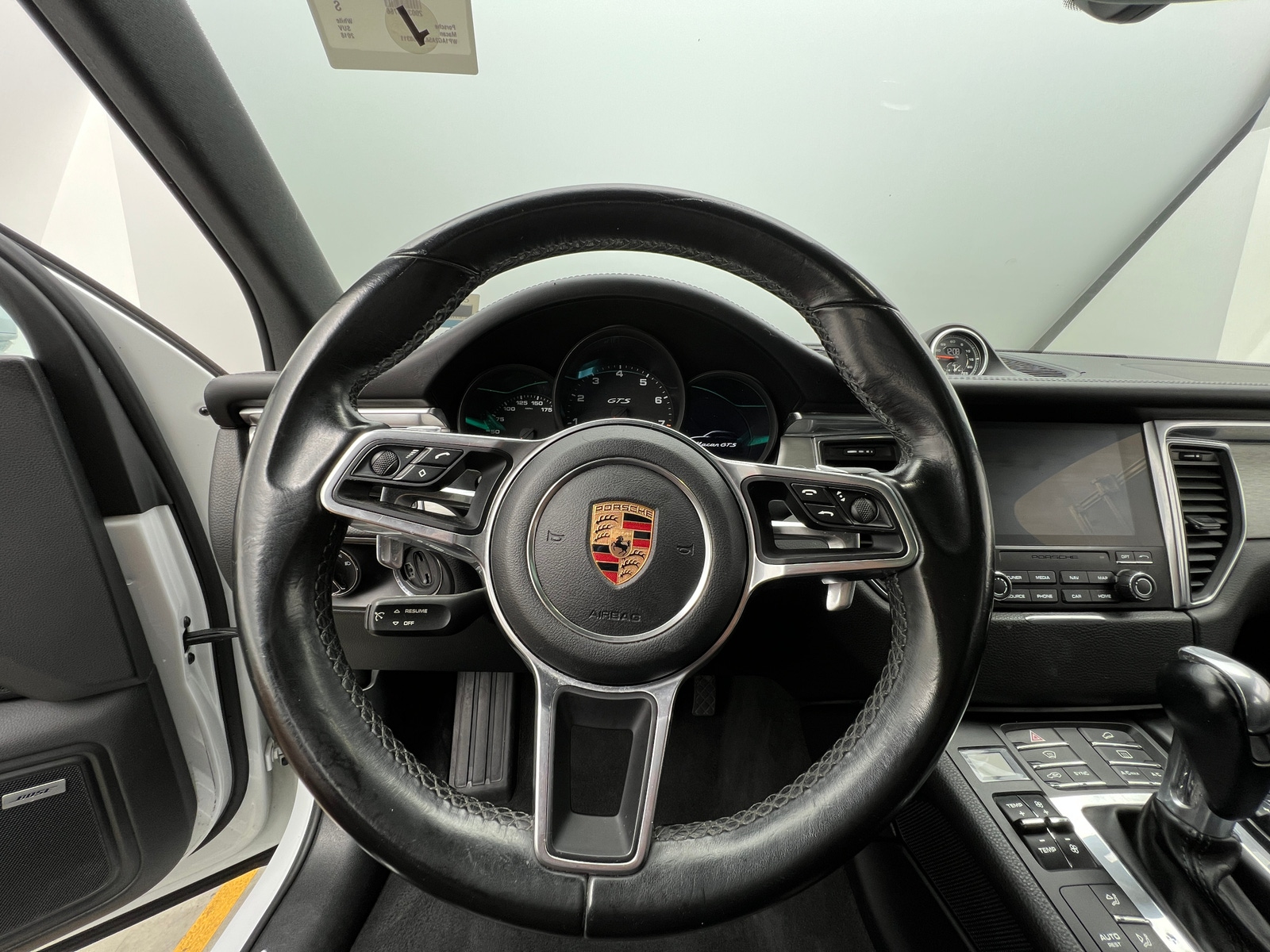 Thumbnail: 2018 Porsche Macan - 4