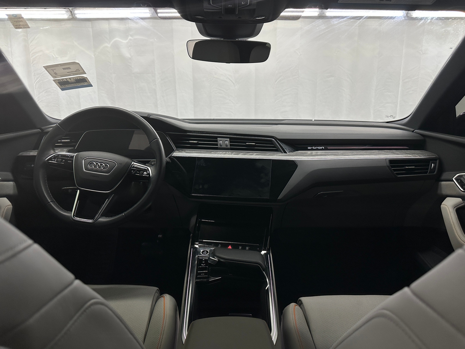 Thumbnail: 2022 Audi e-tron - 2