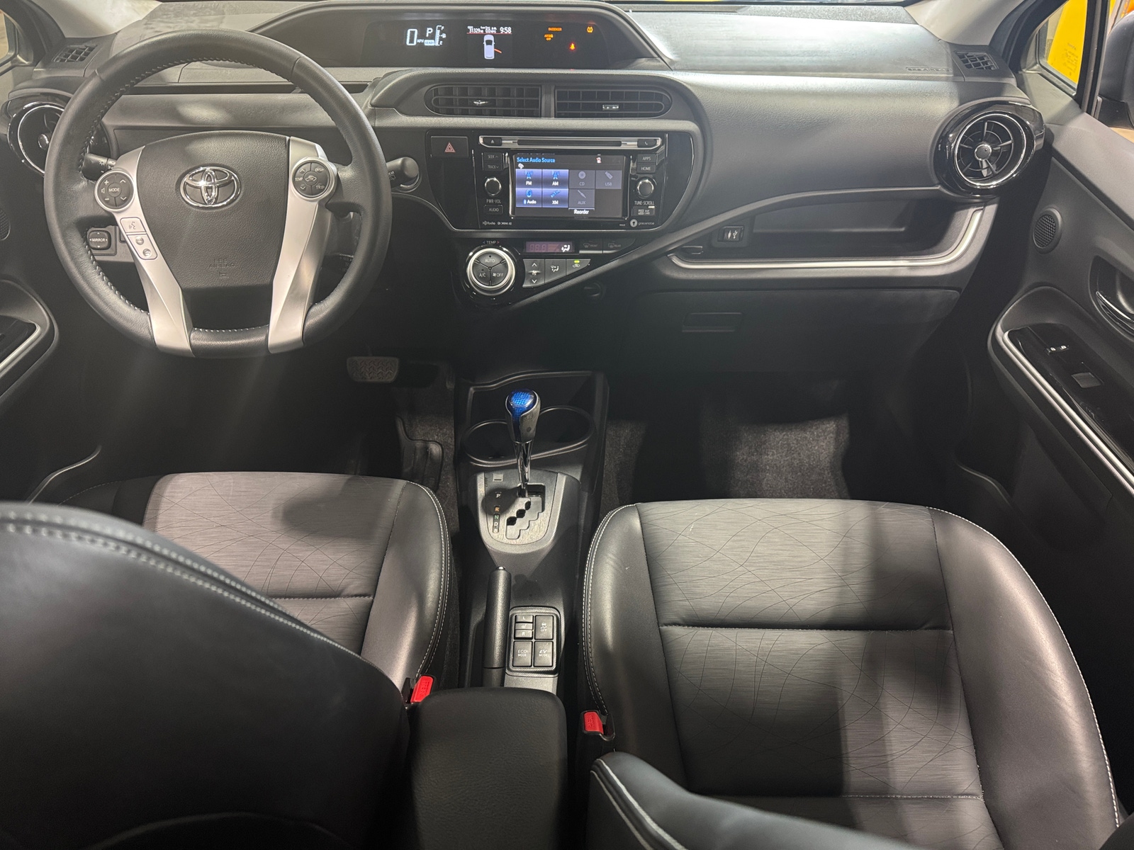 Thumbnail: 2016 Toyota Prius c - 2