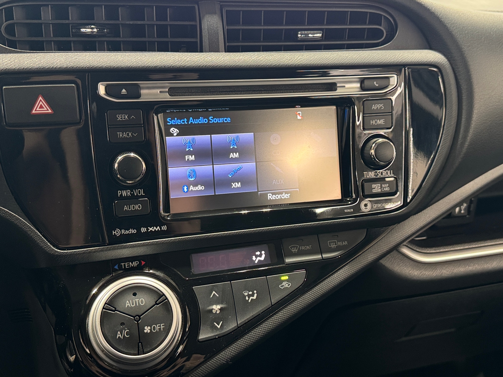 Thumbnail: 2016 Toyota Prius c - 3
