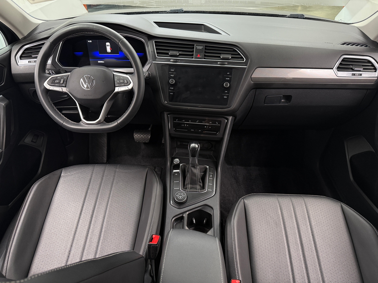 Thumbnail: 2022 Volkswagen Tiguan - 2