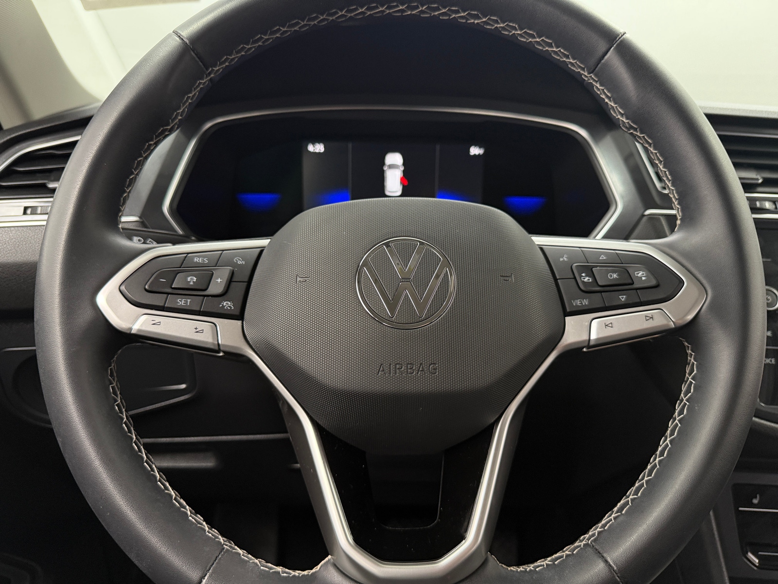 Thumbnail: 2022 Volkswagen Tiguan - 4