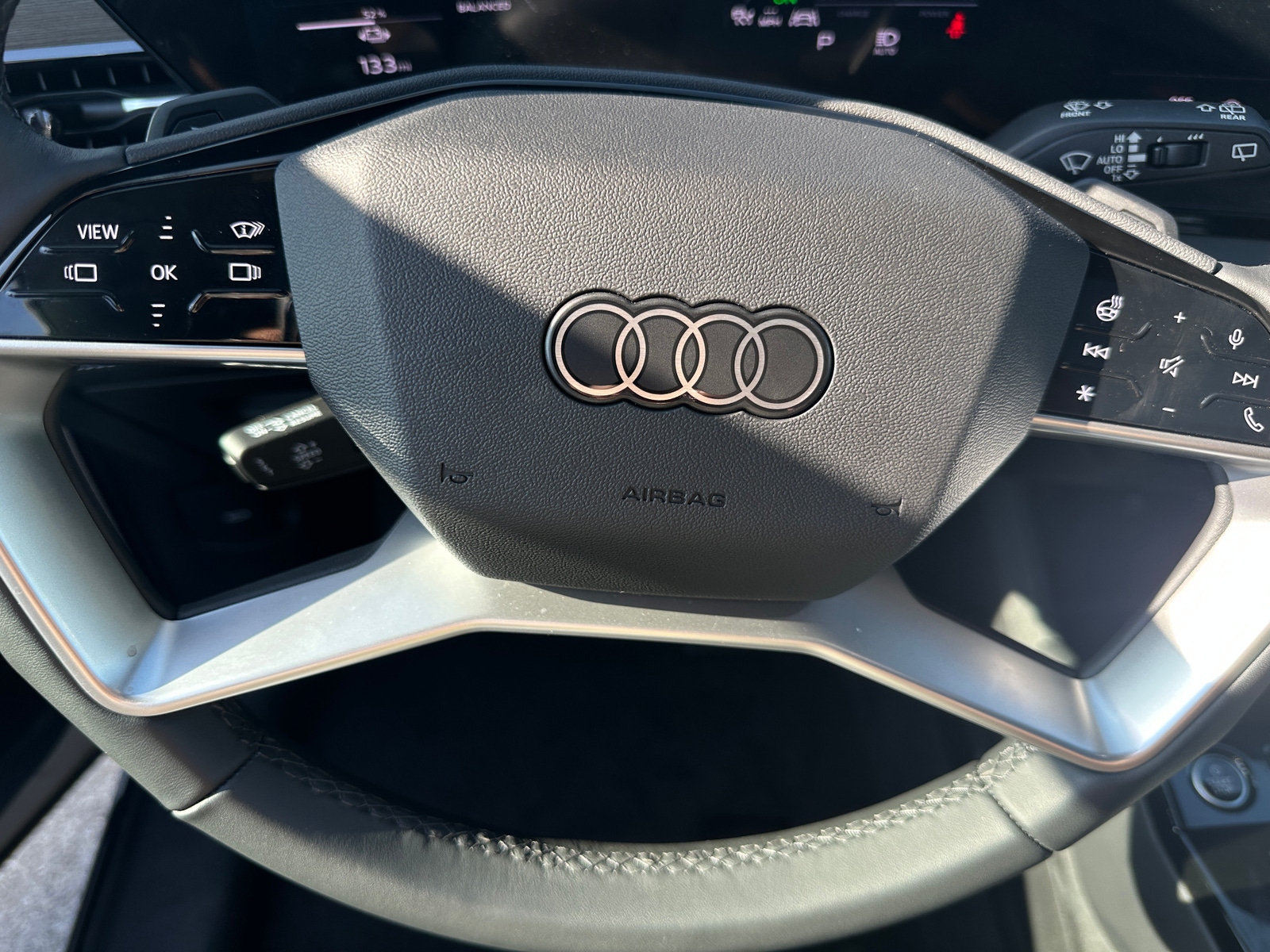 Thumbnail: 2025 Audi Q6 e-tron - 4