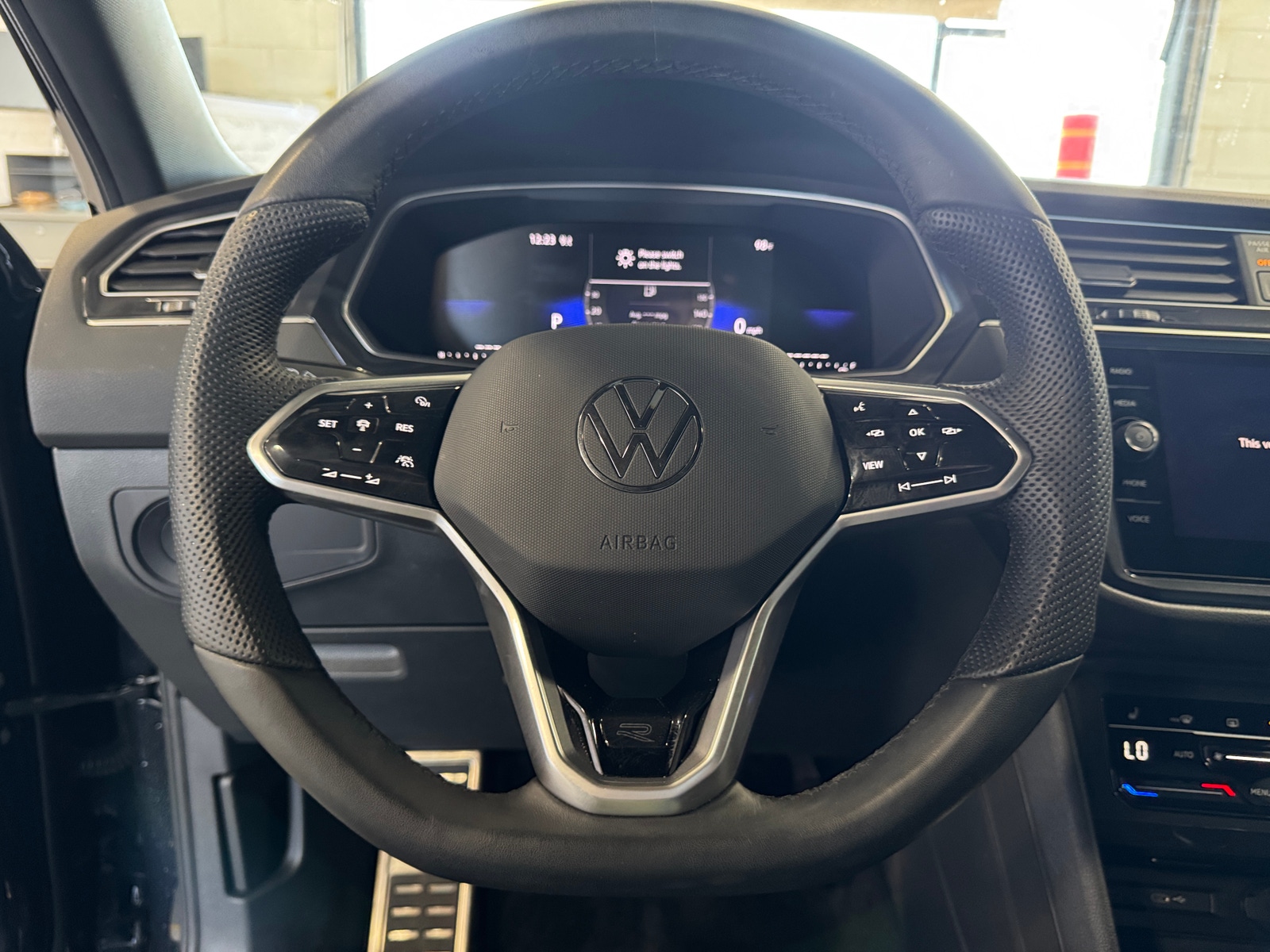 Thumbnail: 2024 Volkswagen Tiguan - 4
