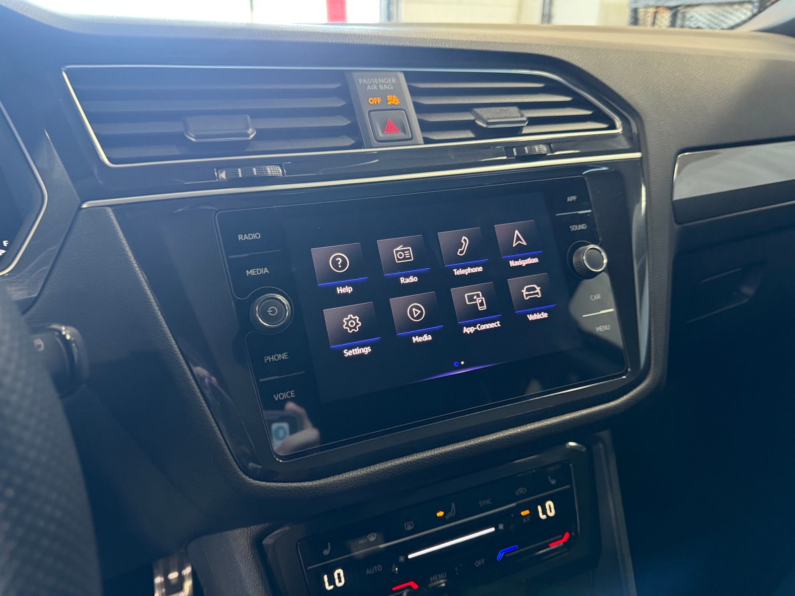 Thumbnail: 2024 Volkswagen Tiguan - 3