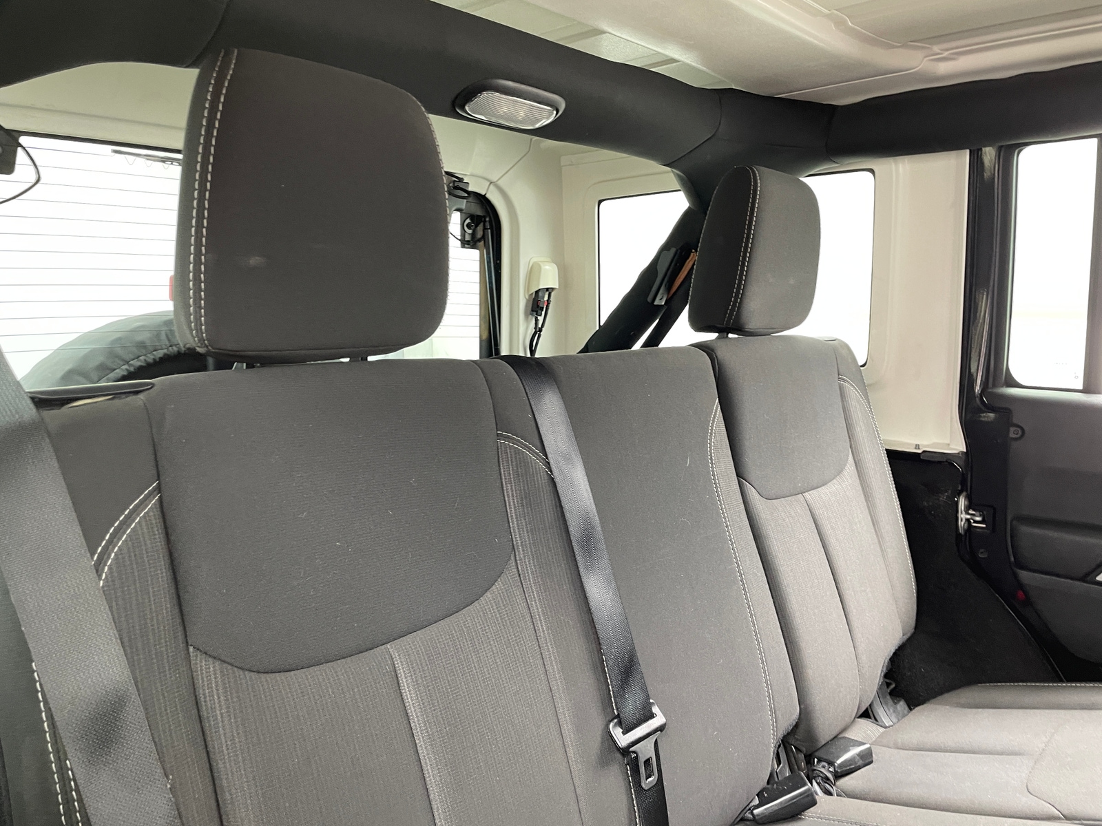 Thumbnail: 2016 Jeep Wrangler - 6