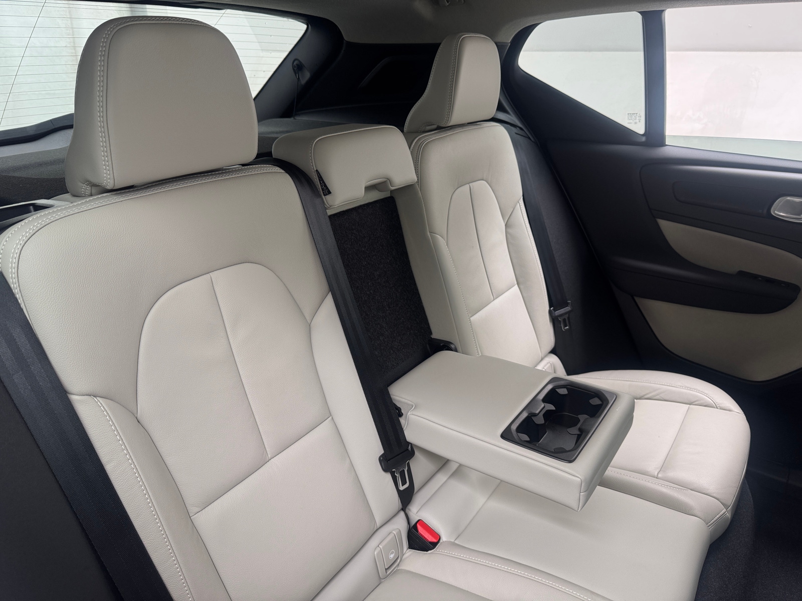 Thumbnail: 2023 Volvo XC40 - 5