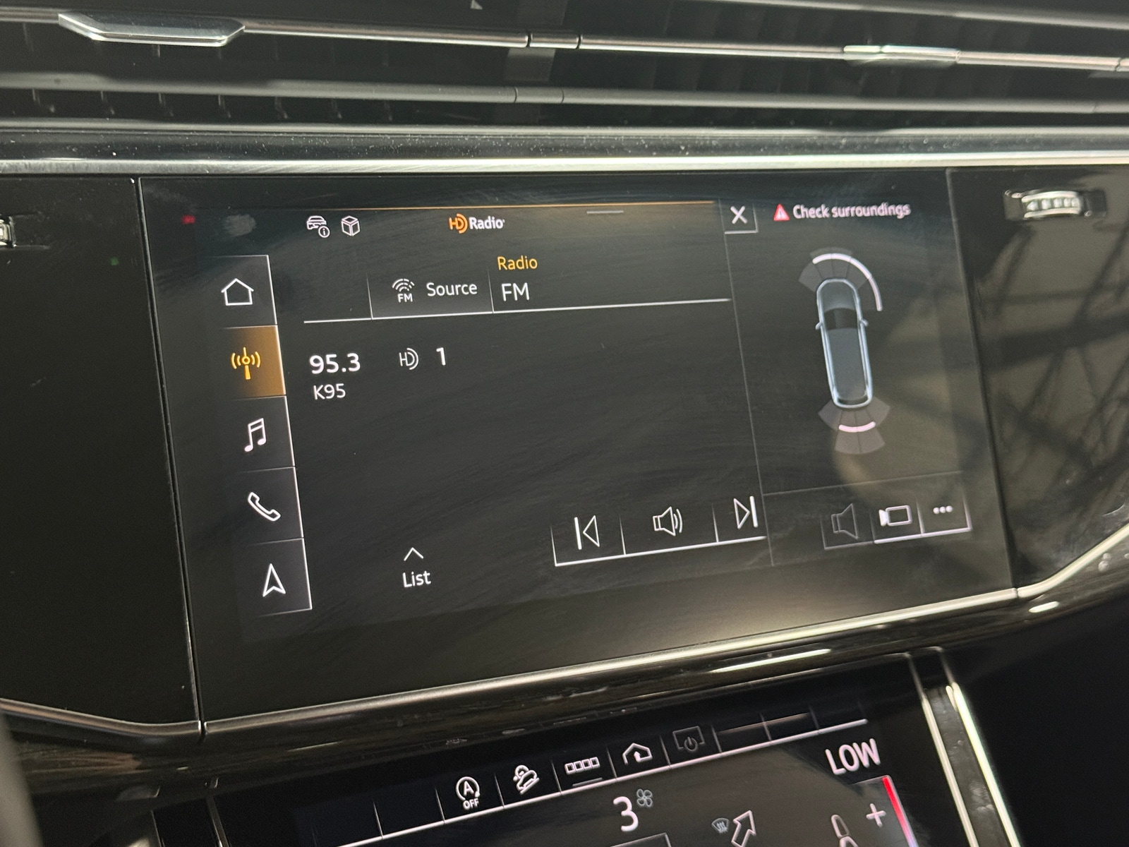 Thumbnail: 2023 Audi Q7 - 3