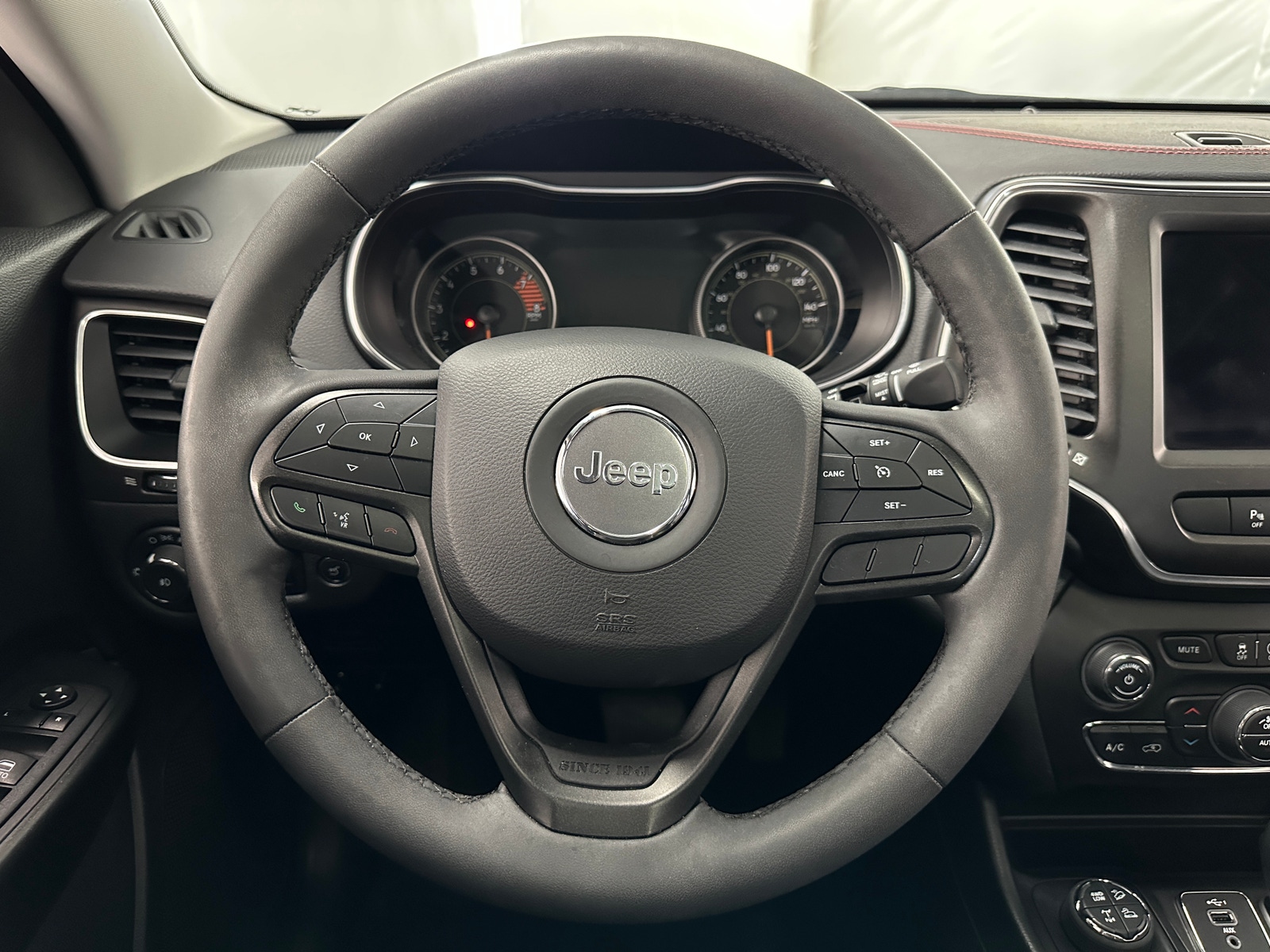 Thumbnail: 2022 Jeep Cherokee - 5