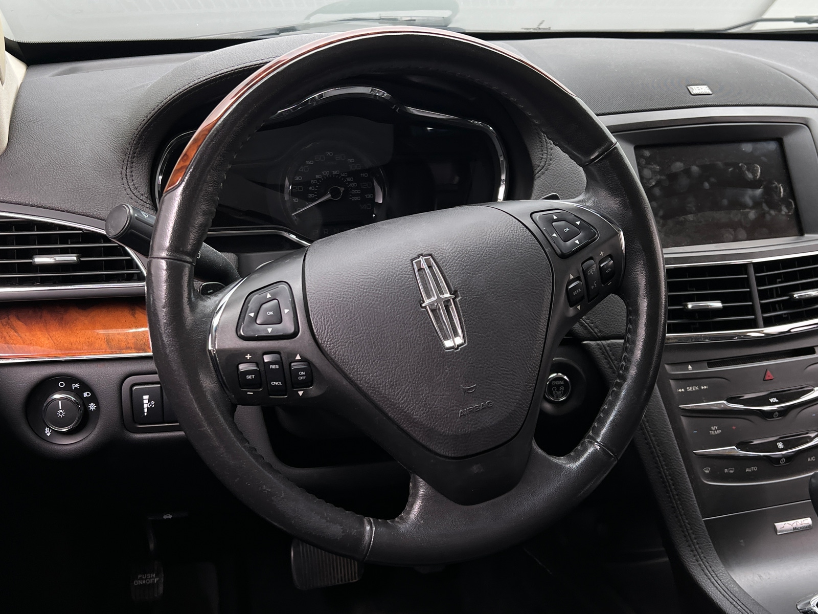 Thumbnail: 2013 Lincoln MKT - 4