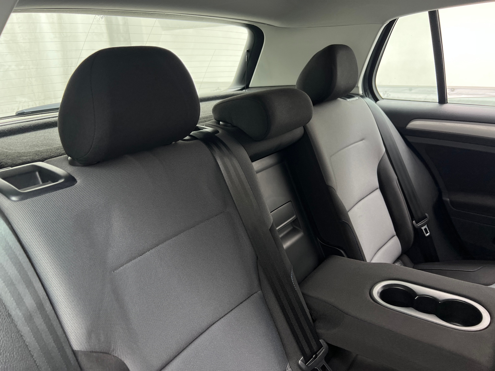 Thumbnail: 2016 Volkswagen e-Golf - 6