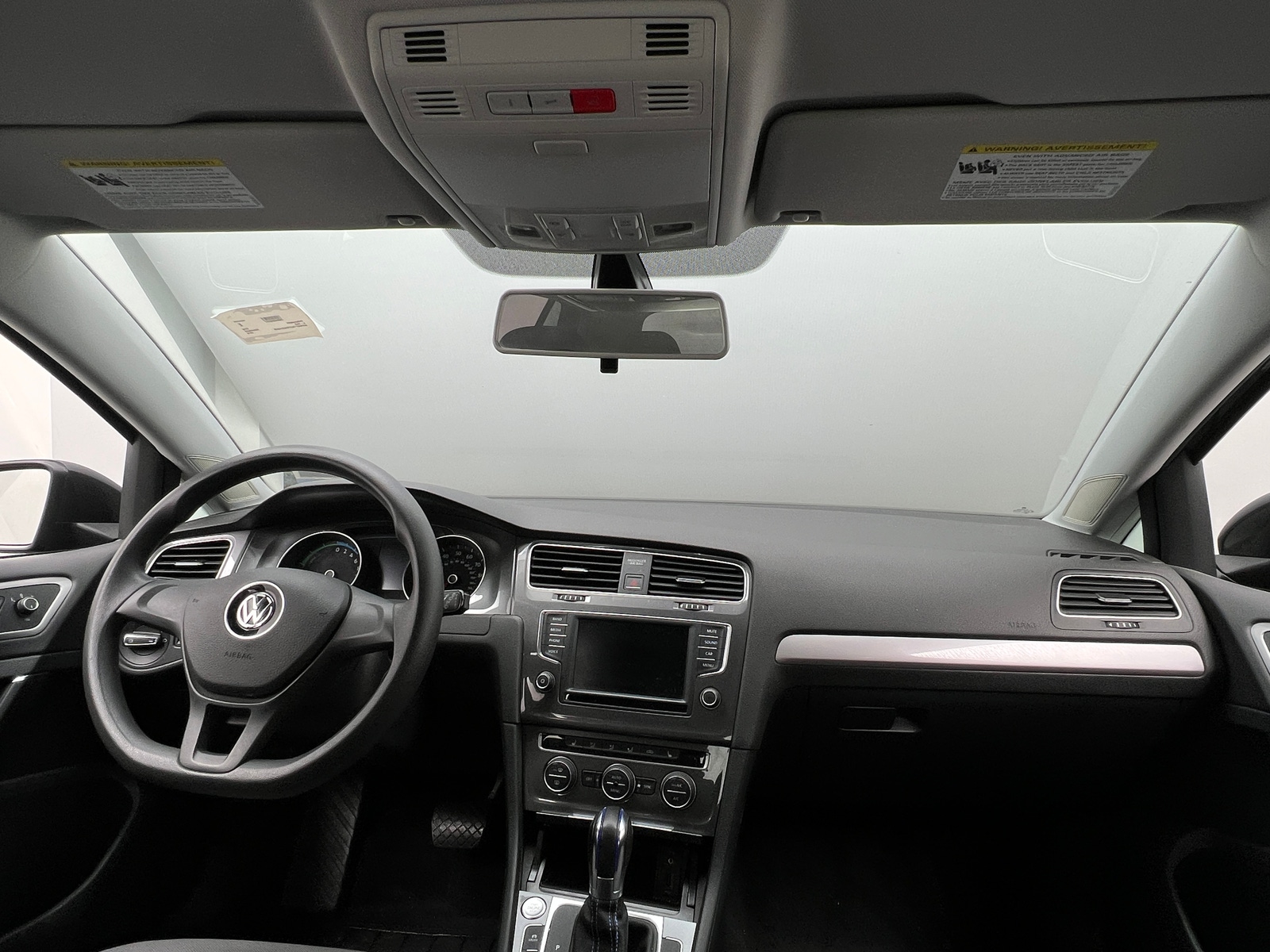 Thumbnail: 2016 Volkswagen e-Golf - 3