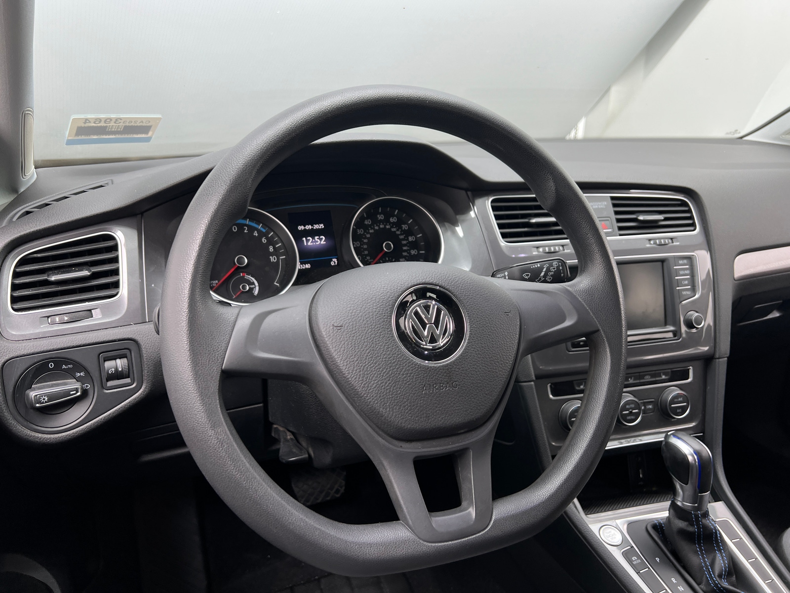 Thumbnail: 2016 Volkswagen e-Golf - 5